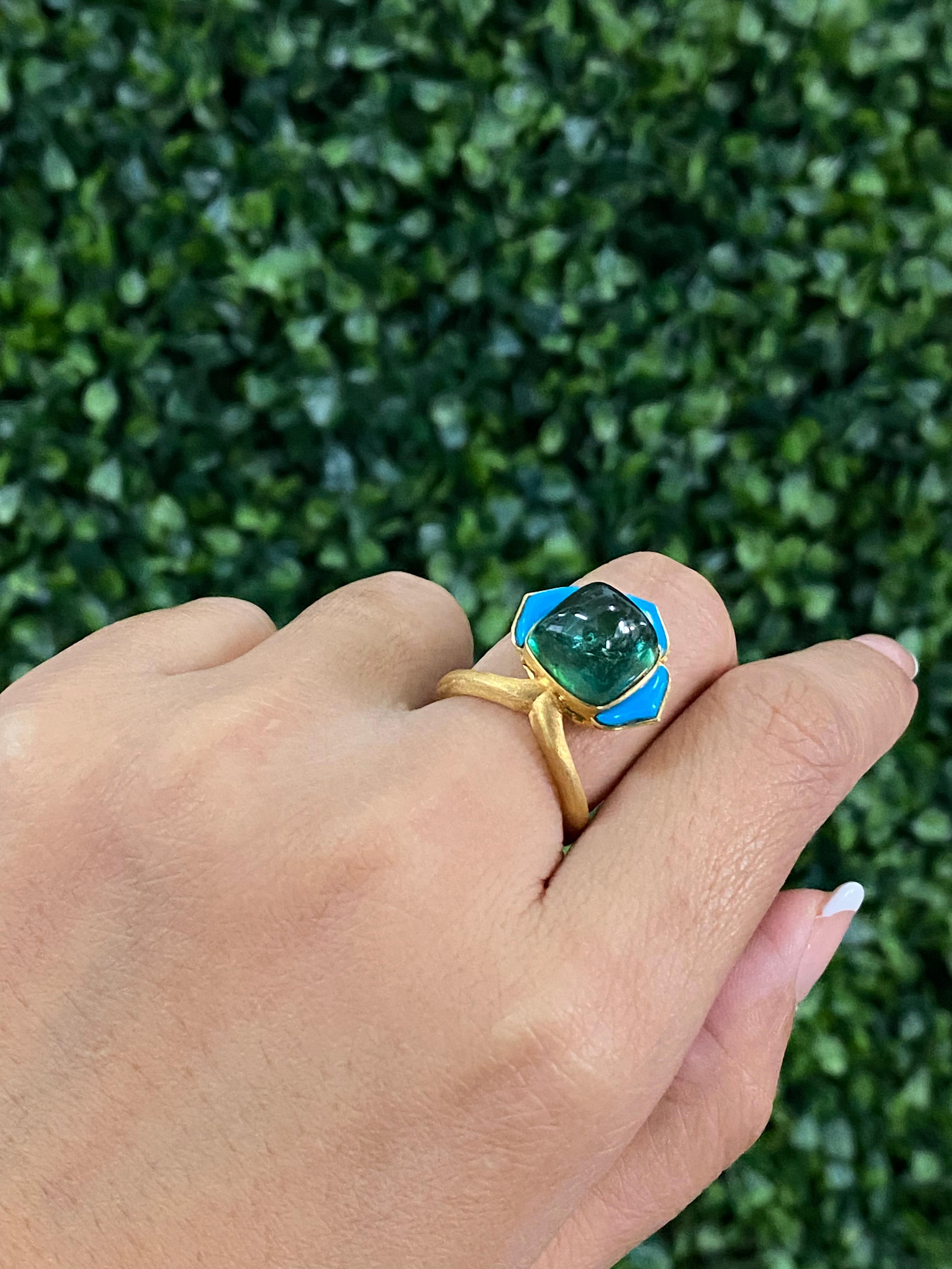 Certified 18K Gold Matt Finish Cocktail Ring With 9 Carat Emerald For Sale 2