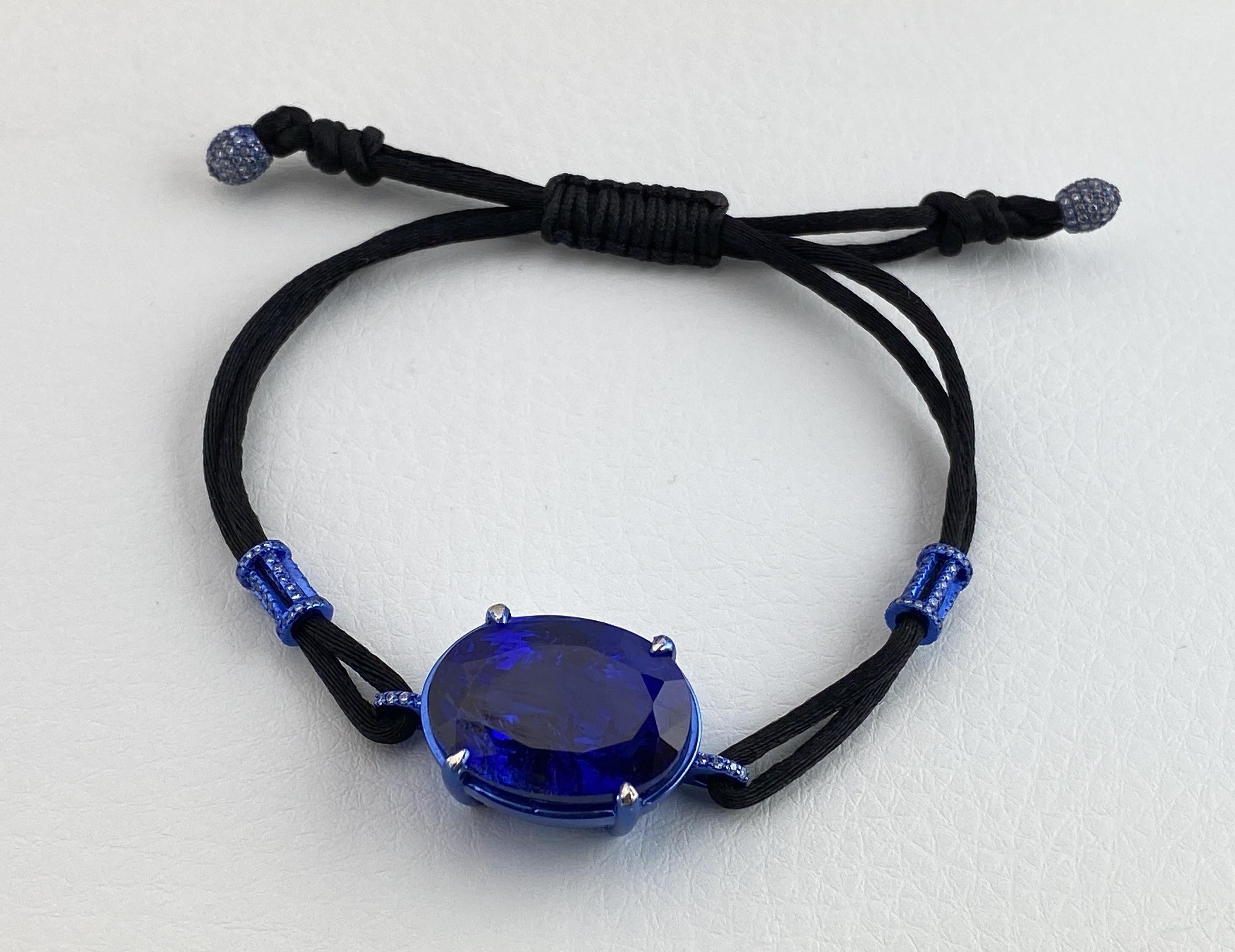 Oval Cut Certified 18K Gold Tanzanite And Diamond Adjustable Bracelet With Blue Plating For Sale