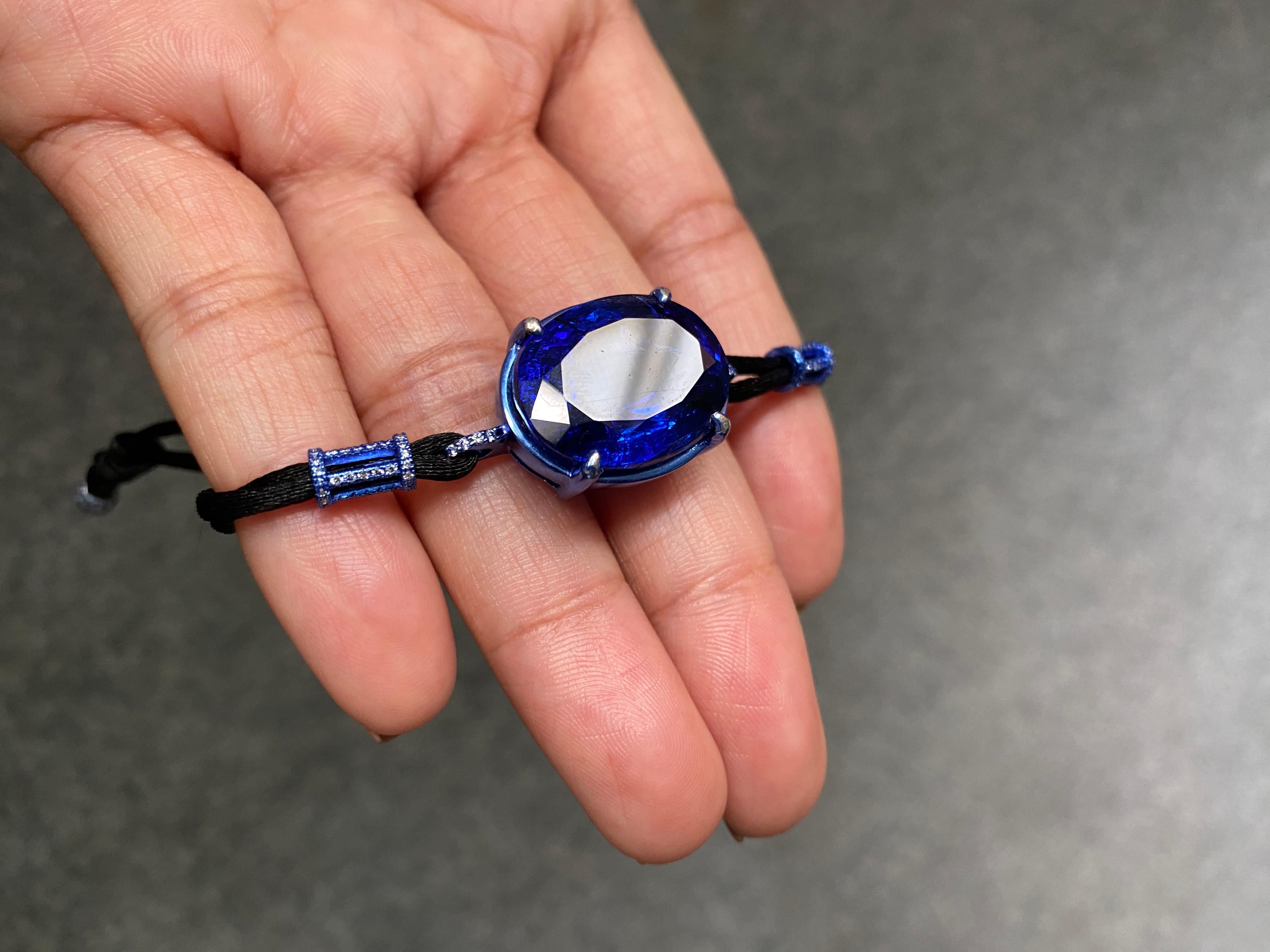 Certified 18K Gold Tanzanite And Diamond Adjustable Bracelet With Blue Plating In New Condition For Sale In Bangkok, Thailand