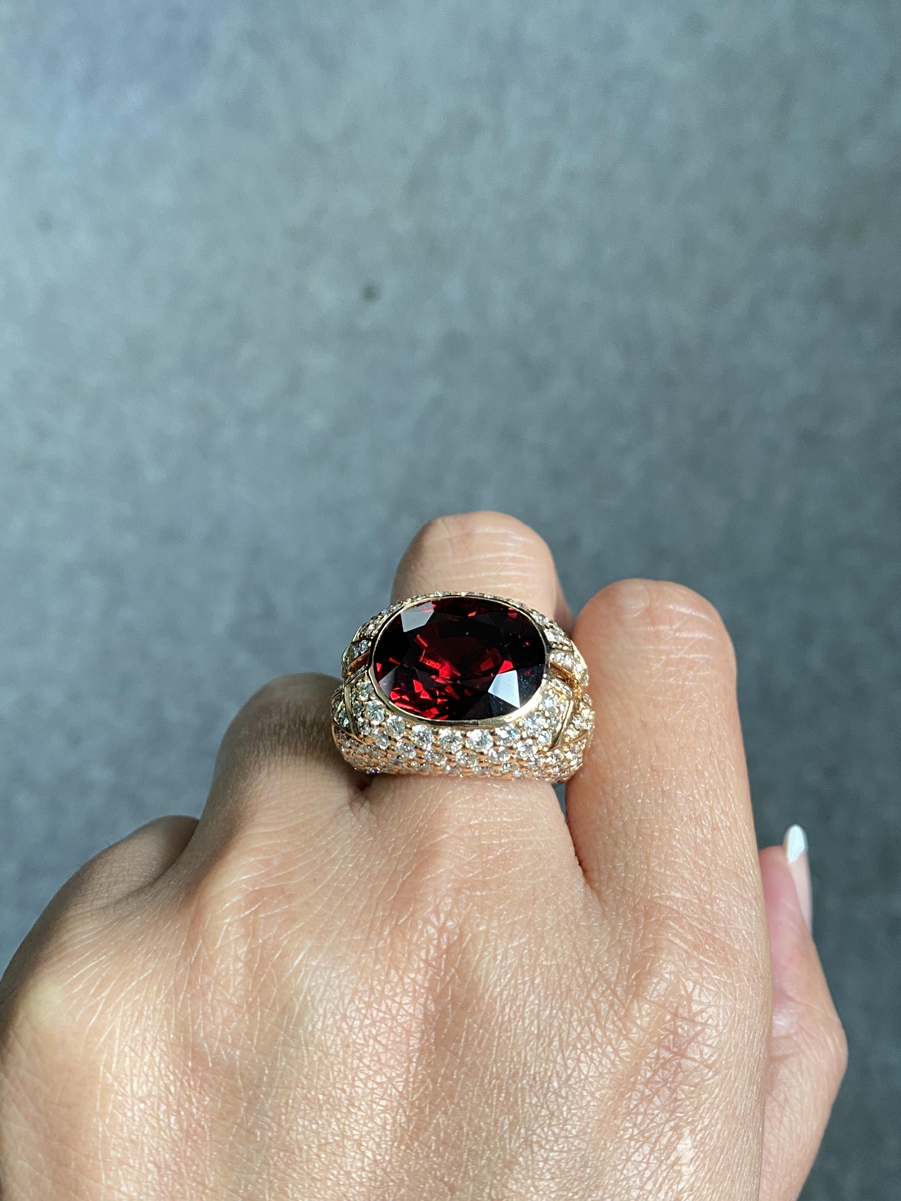 Femenino o masculino Anillo de cóctel de oro rosa certificado de 18 quilates, raro, de 22,6 quilates de espesartita y diamantes en venta