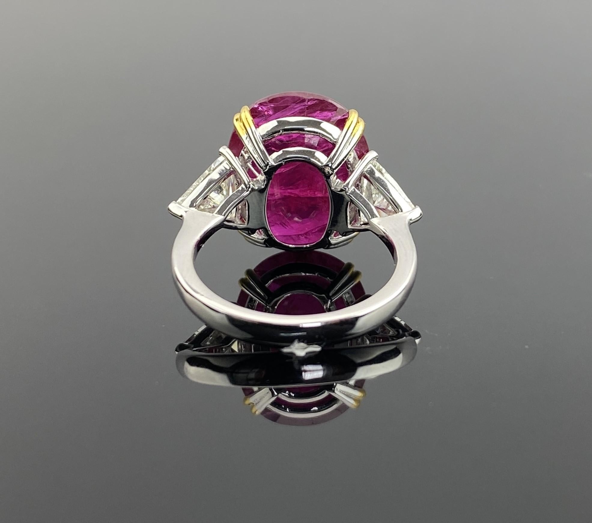 Certified 18K White Gold 12 Carat Ruby and Diamond Cocktail Ring In New Condition For Sale In Bangkok, Thailand