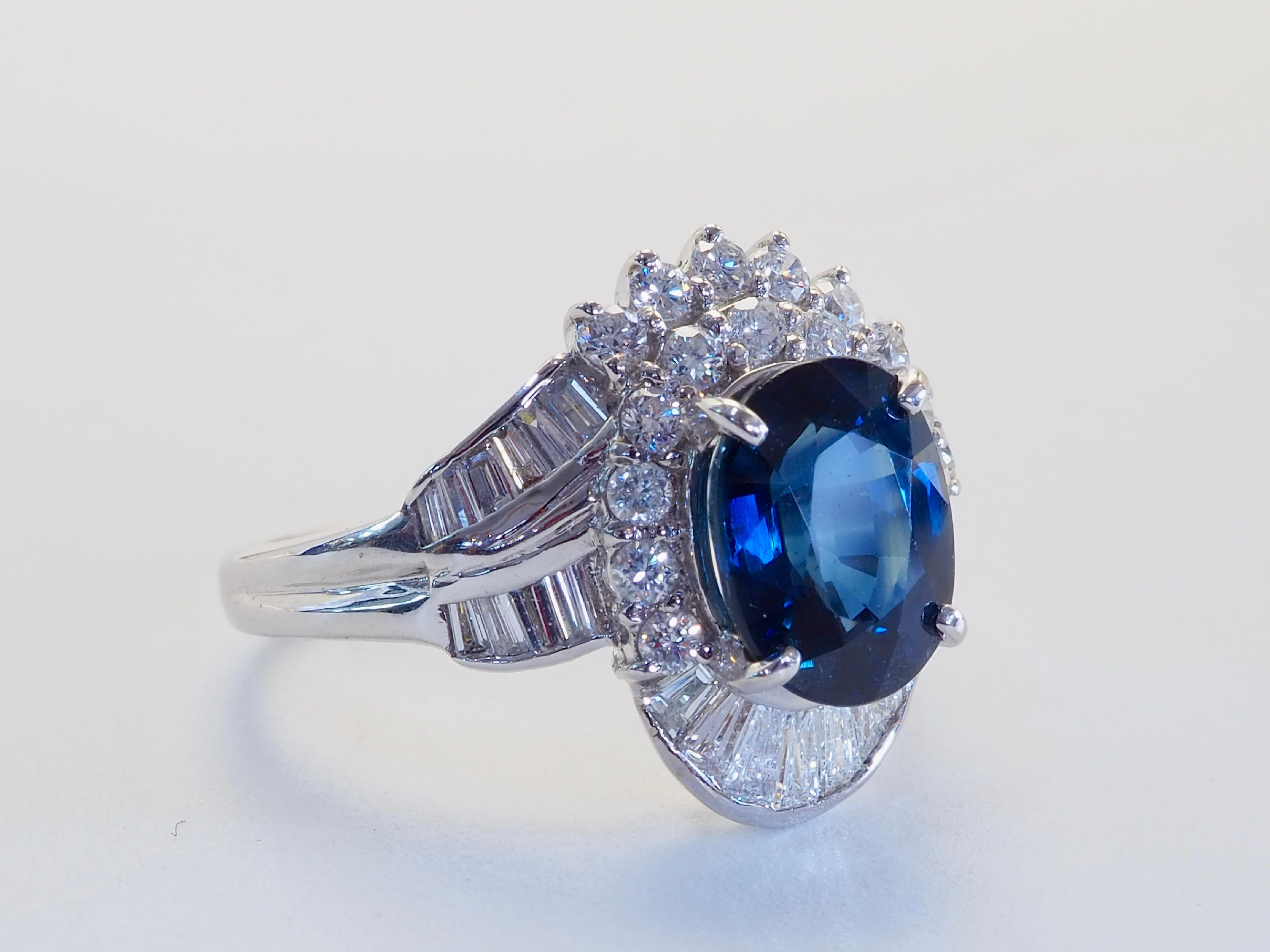 Anello certificato in oro bianco 18 carati con zaffiro thailandese da 2,80 carati e diamante da 0,88 carati In condizioni Nuovo in vendita a เกาะสมุย, TH