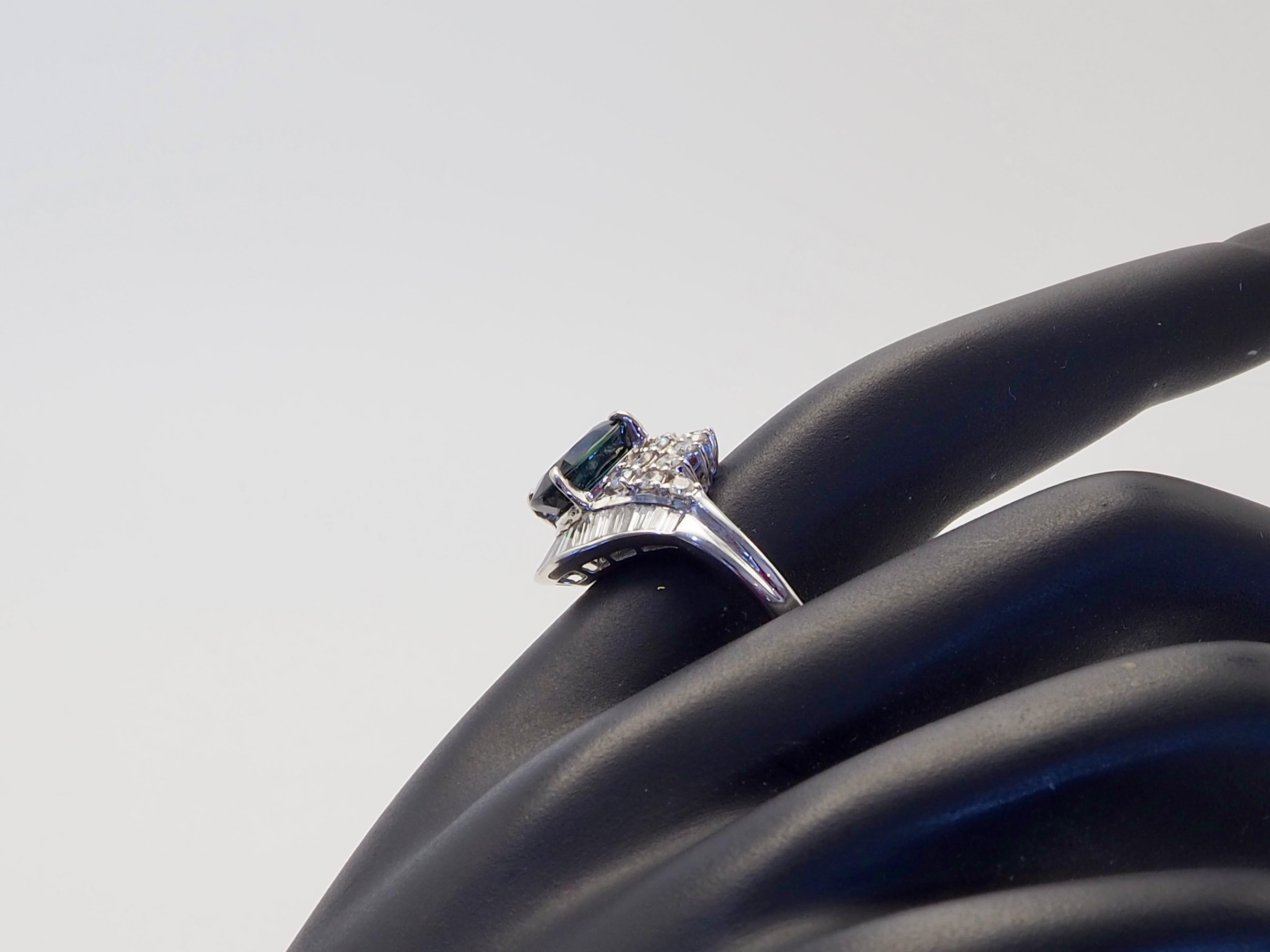 Anello certificato in oro bianco 18 carati con zaffiro thailandese da 2,80 carati e diamante da 0,88 carati in vendita 2