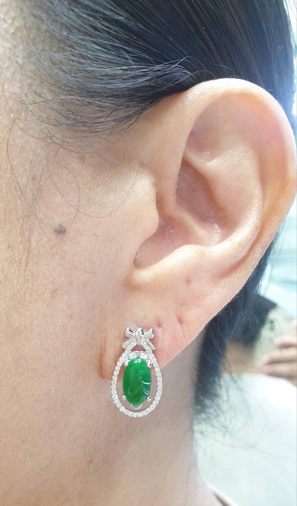 Zertifizierte 18K Weißgold 3ct Typ-A Myanmar Jadeit & 0,50ct Diamant Ohrringe für Damen oder Herren im Angebot