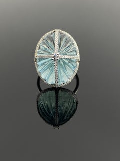 Anello cocktail con acquamarina e diamanti intagliati in oro bianco 18 carati certificato