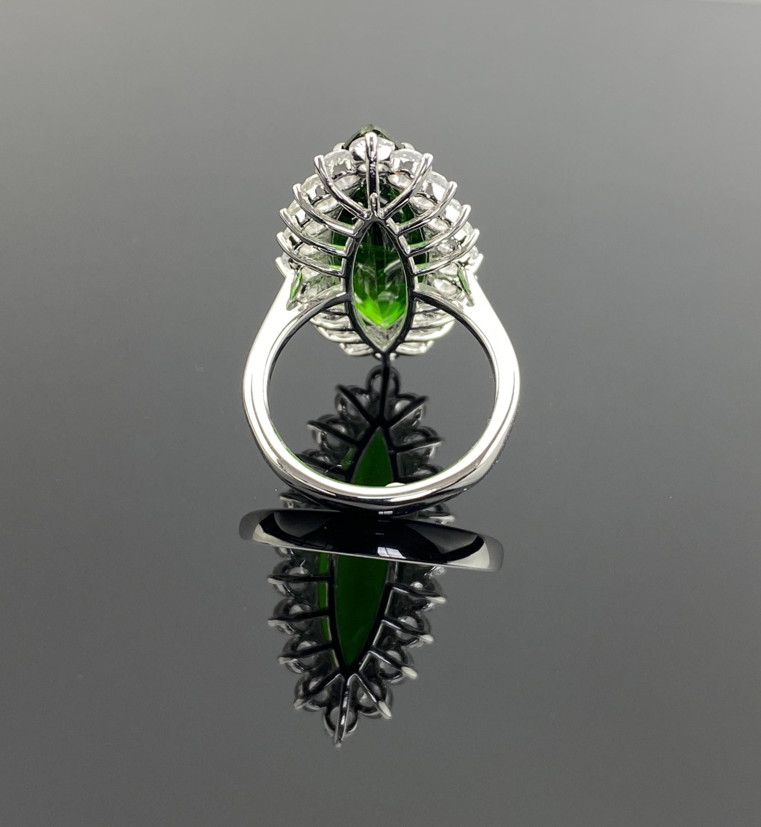 Bague cocktail en or blanc 18 carats certifiée, avec tourmaline verte et diamant taille rose en vente 1