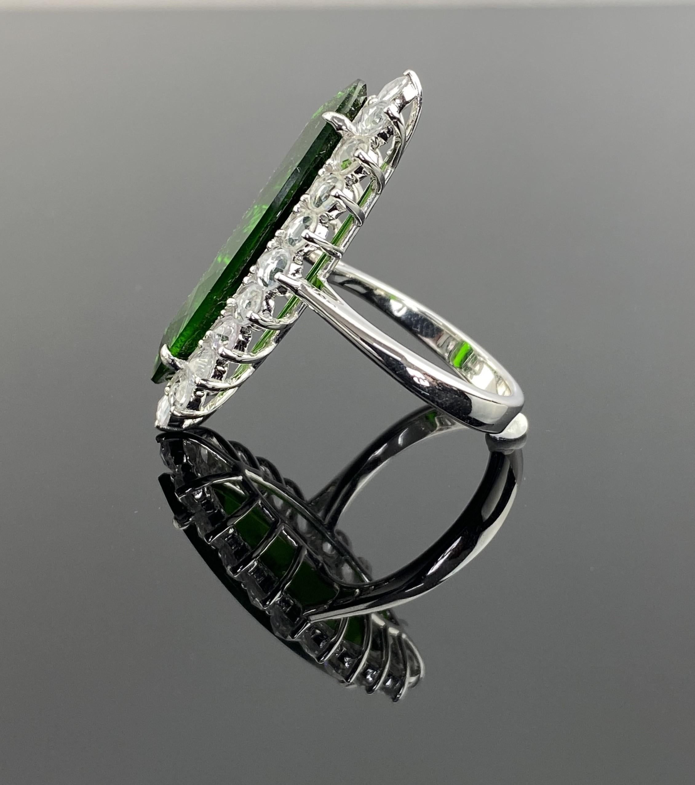 Bague cocktail en or blanc 18 carats certifiée, avec tourmaline verte et diamant taille rose en vente 2