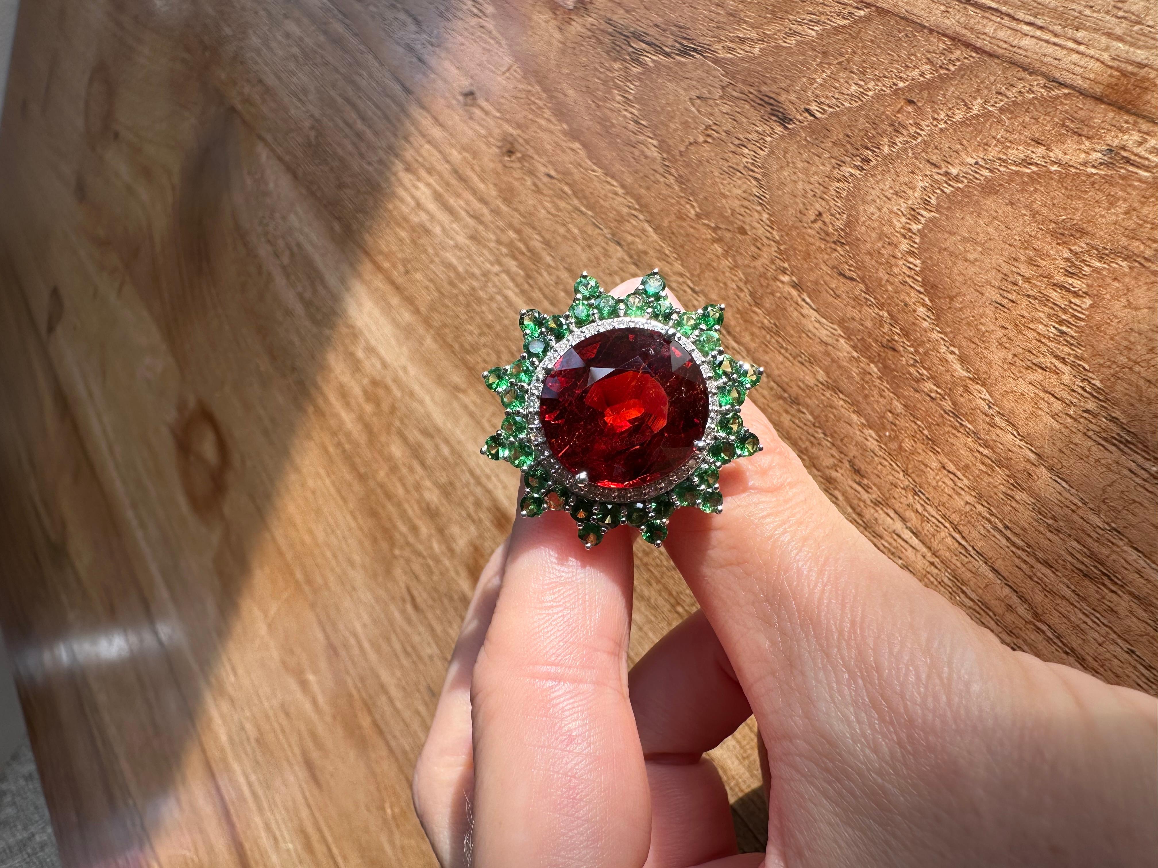 Taglio marquise Anello cocktail con diamante e granato mandarino in oro bianco 18 carati certificato in vendita
