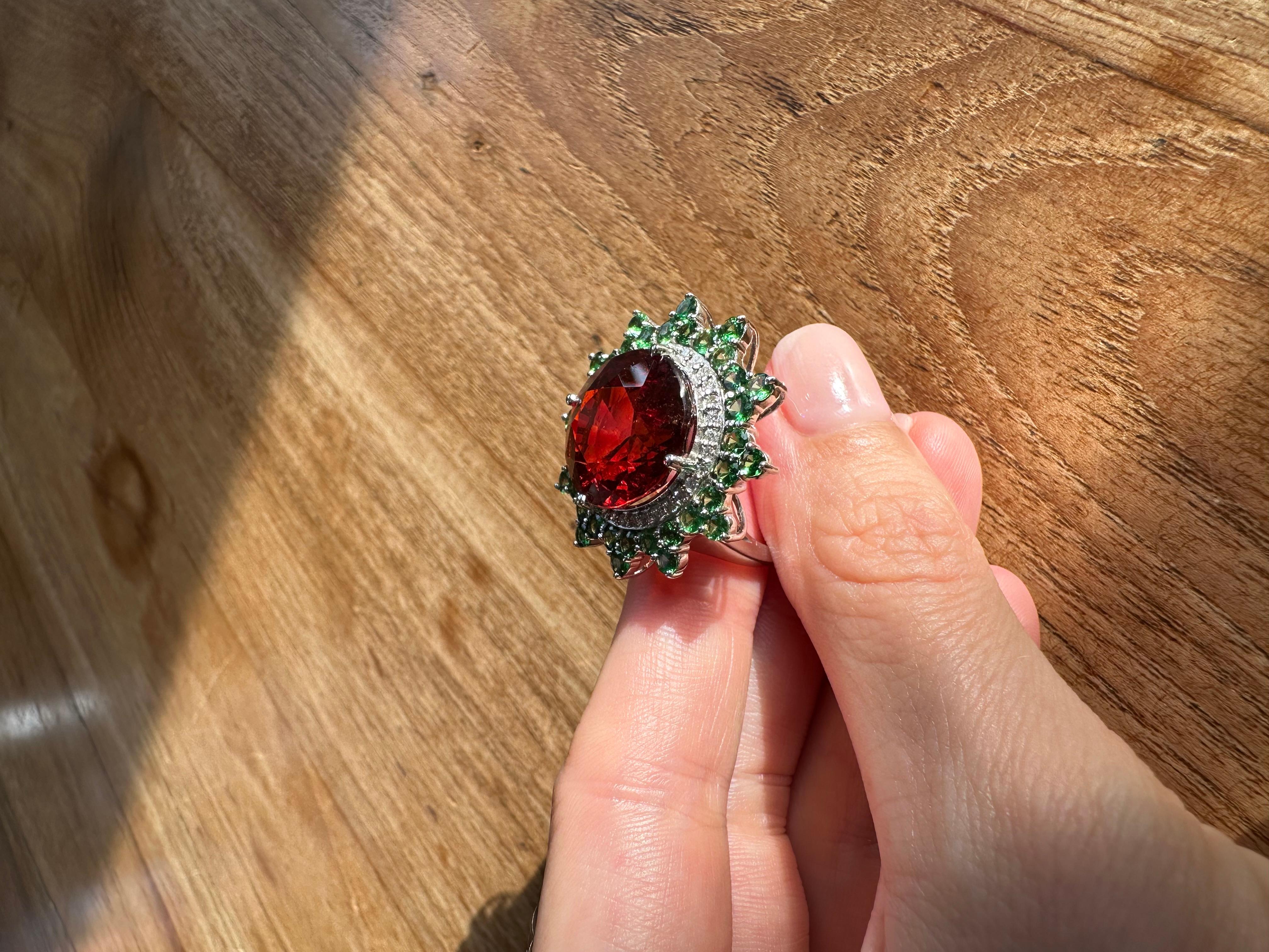 Anello cocktail con diamante e granato mandarino in oro bianco 18 carati certificato In condizioni Nuovo in vendita a Bangkok, Thailand