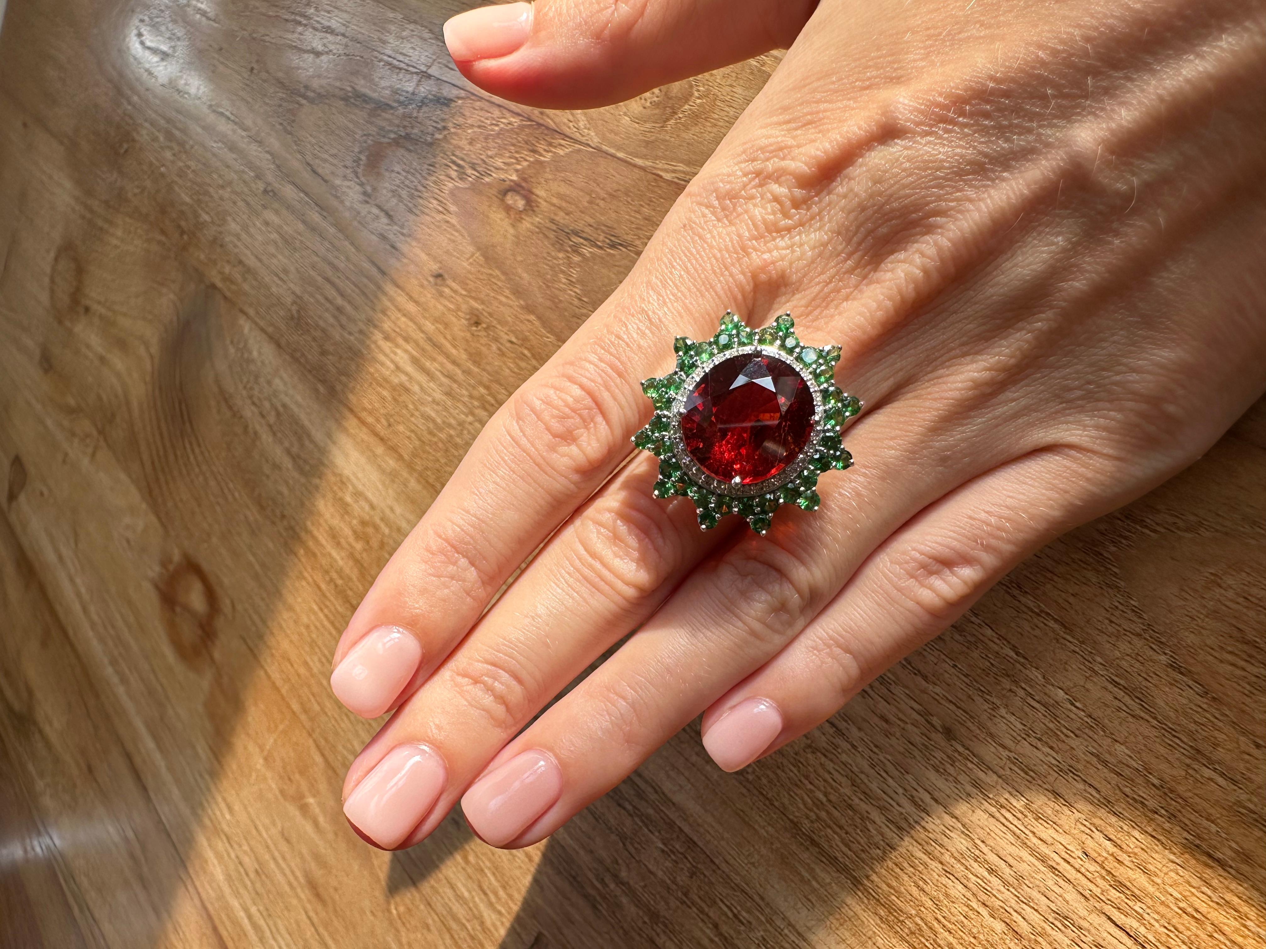 Anello cocktail con diamante e granato mandarino in oro bianco 18 carati certificato in vendita 2