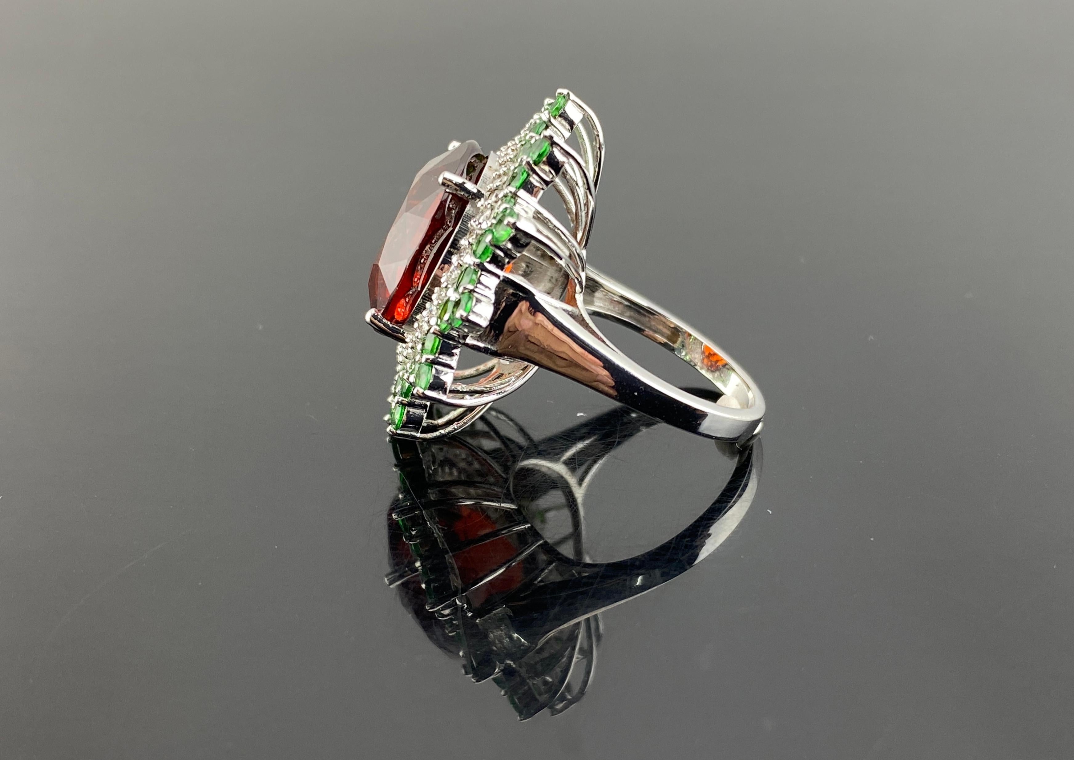Anello cocktail con diamante e granato mandarino in oro bianco 18 carati certificato in vendita 3