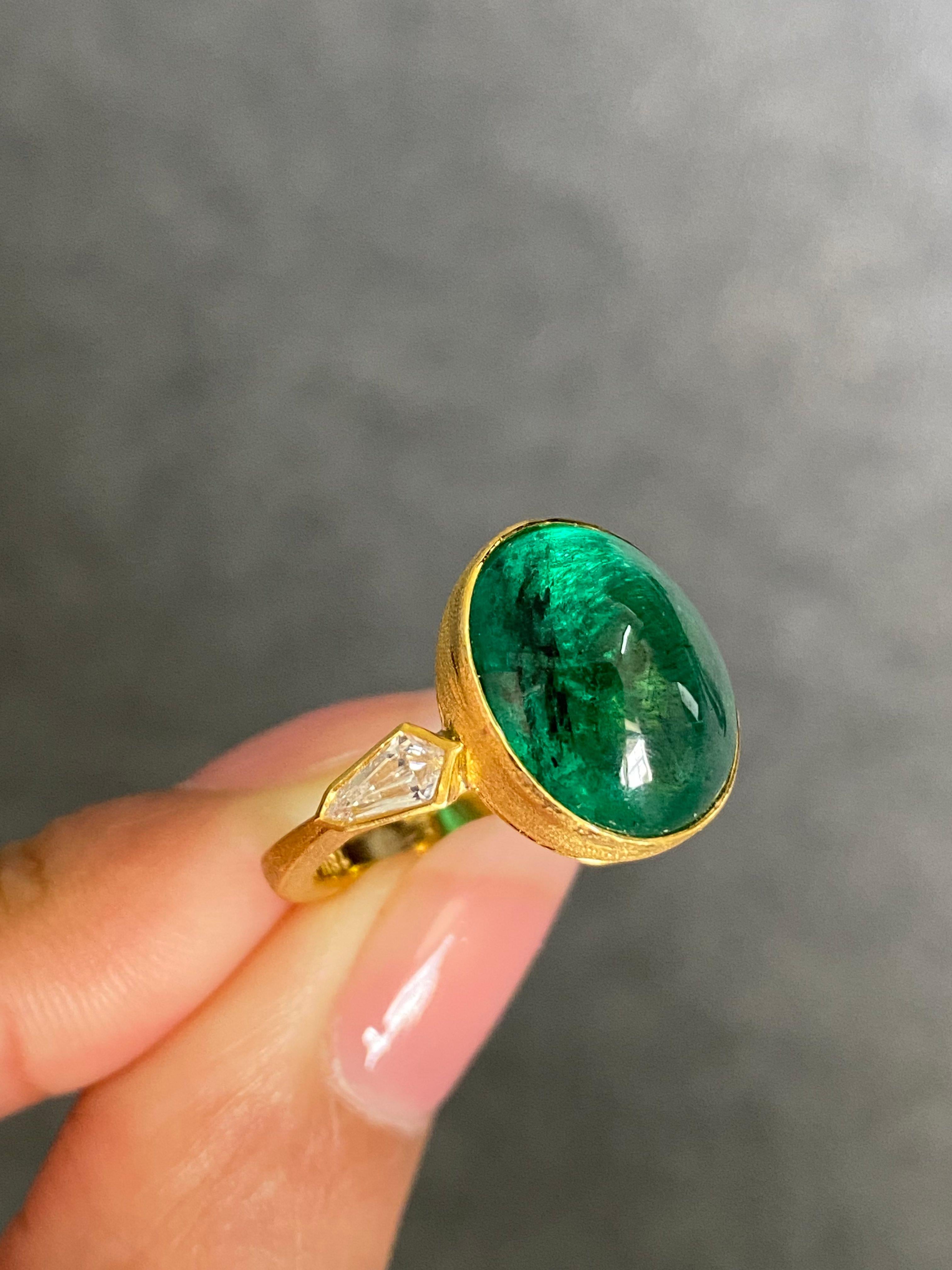 Certified 18K Yellow Gold Matt Finish Emerald Cabochon & Diamond Engagement Ring For Sale 2
