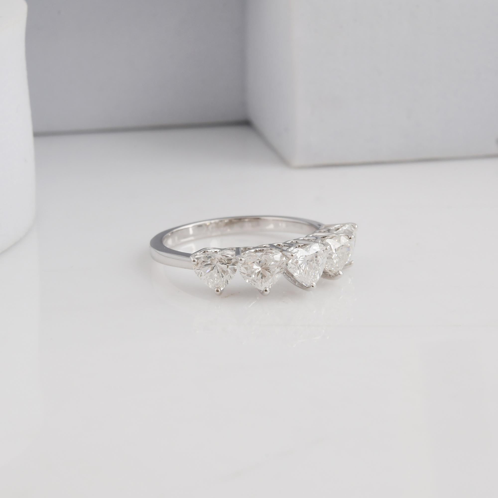 En venta: Anillo de media banda de diamantes SI/H talla corazón certificado de 1,91cts Oro blanco macizo de 18k  4