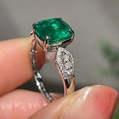 2 Carat Natural Emerald Diamond Engagement Ring Set in 18K Gold, Cocktail Ring