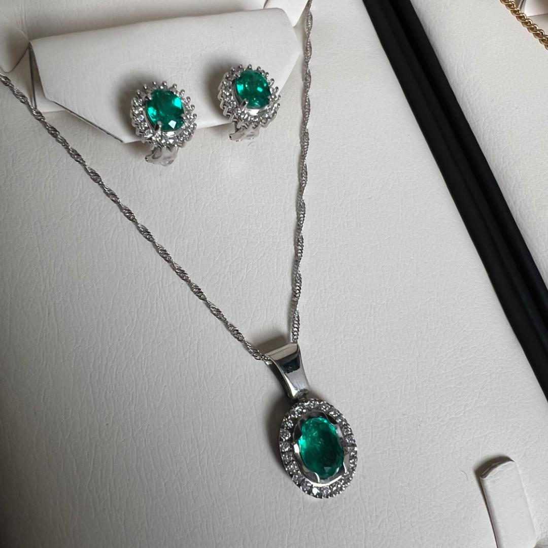 Ciondolo a forma di aureola con smeraldo e diamante da 2 carati certificati In condizioni Nuovo in vendita a Bogotá, Bogotá