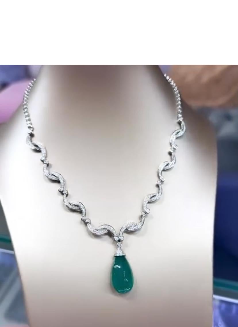 An exquisite Zambian Emerald and Diamonds necklace, in an intricate design, so glamour and refined style.
Elevate your timeless of beauty and add a touch of class and sophistication on your look.
Magnificent necklace come in 18k gold with a lustrous