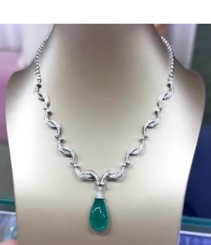 Halskette, zertifiziert 20,00 Karat sambischer Smaragd Diamanten 18k Gold im Zustand „Neu“ im Angebot in Massafra, IT