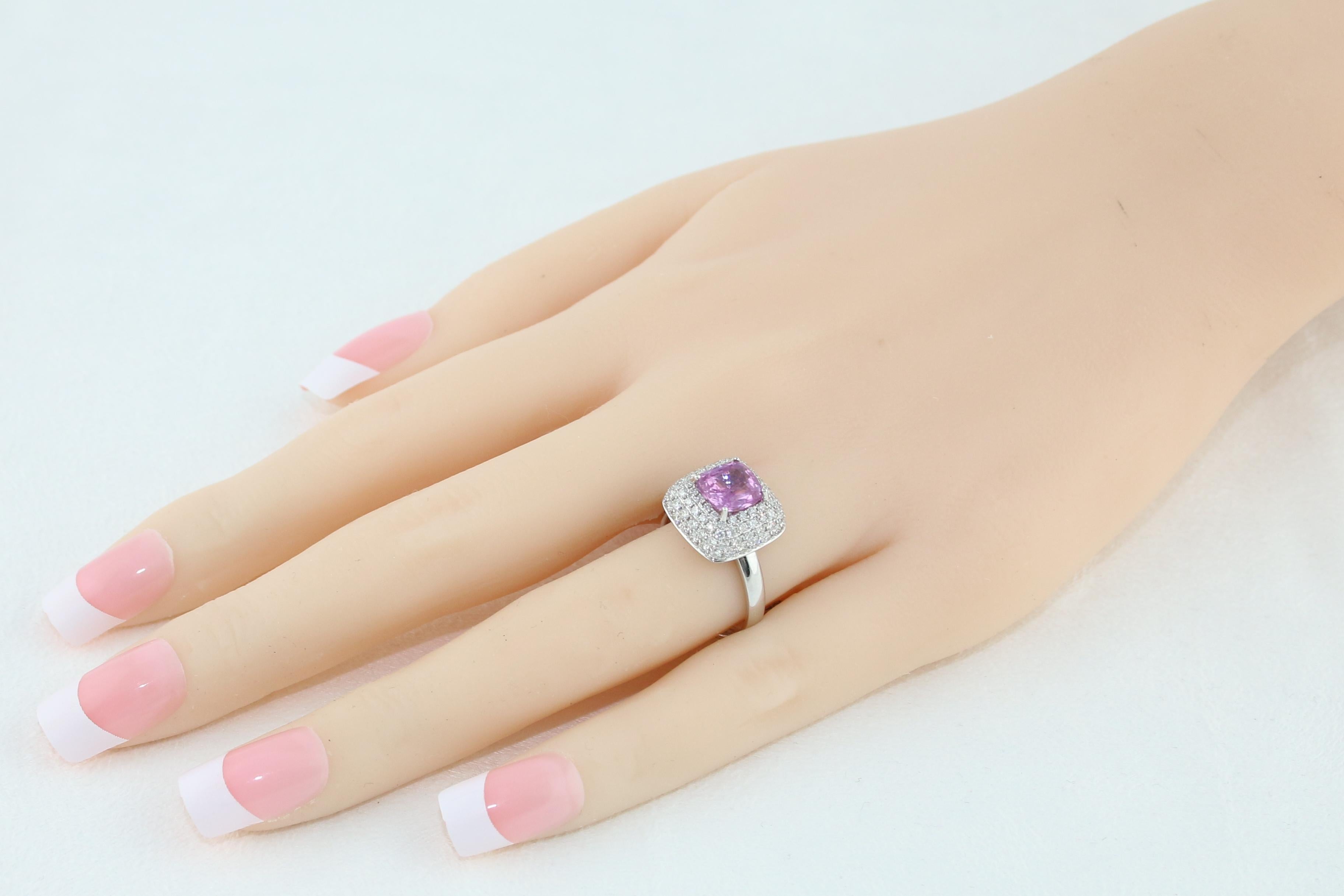 Contemporain Bague en or pavé de diamants et saphir violet coussin de 1,92 carat, certifié GIA, sans chaleur en vente