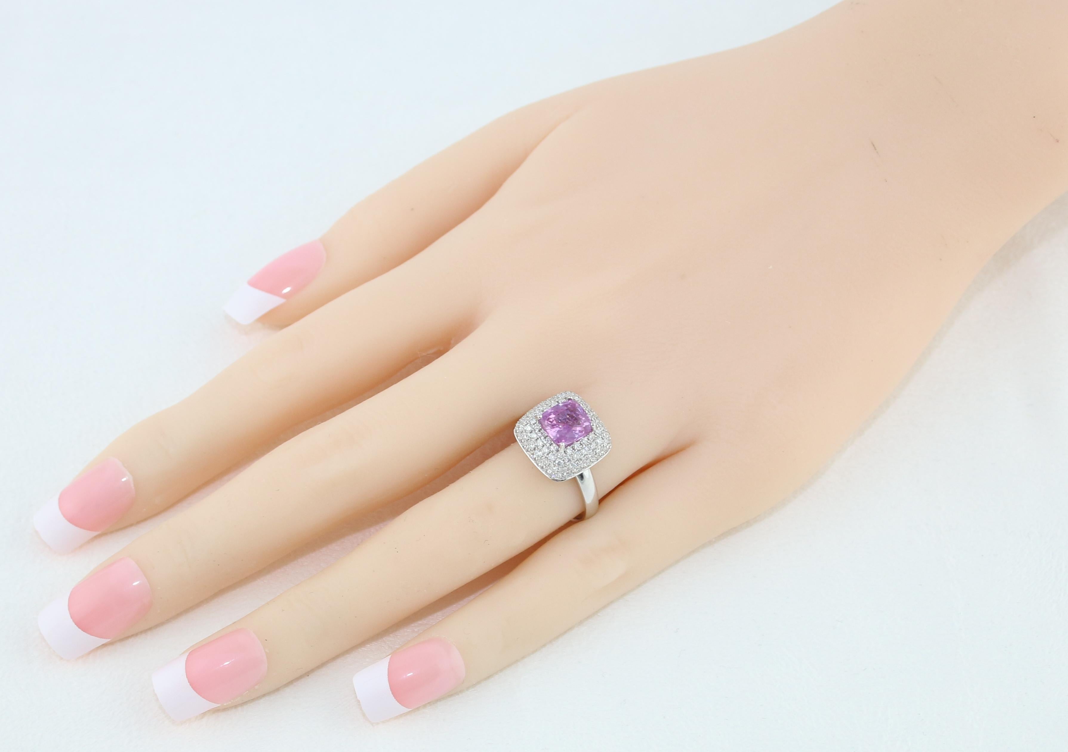 Taille coussin Bague en or pavé de diamants et saphir violet coussin de 1,92 carat, certifié GIA, sans chaleur en vente
