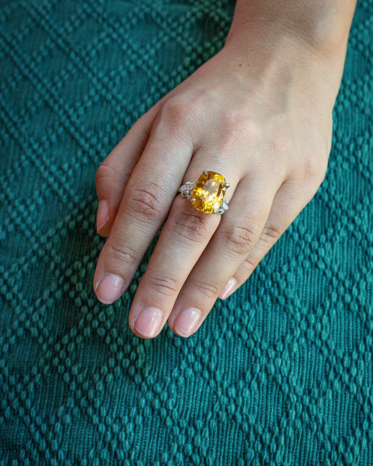 Certified 20.38 Carat Natural Yellow Zircon and Diamond Cocktail Ring In New Condition For Sale In Bangkok, Thailand
