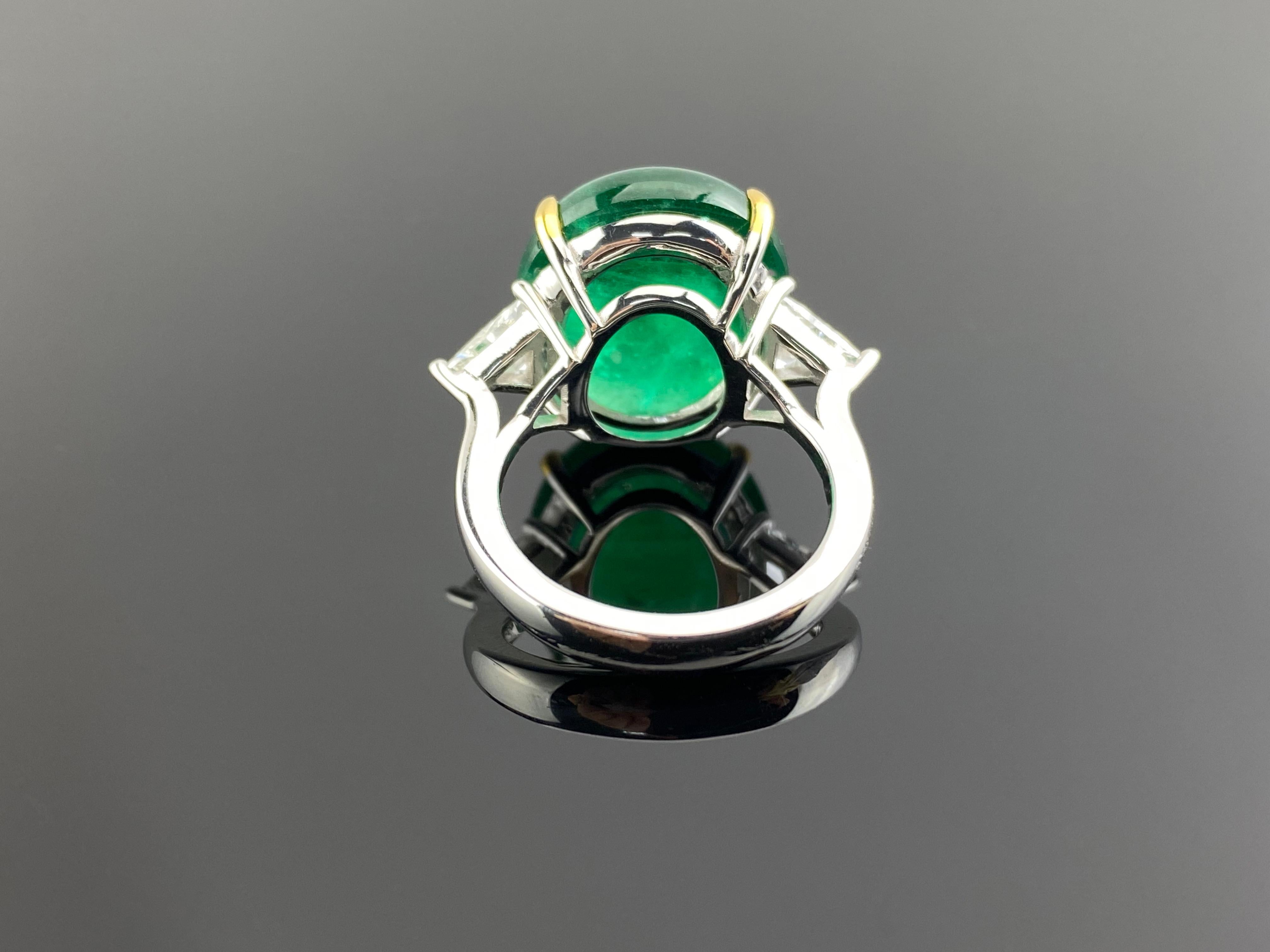 Certified 20.47 Carat Emerald Cabochon and Diamond Three Stone Engagement Ring In New Condition For Sale In Bangkok, Thailand