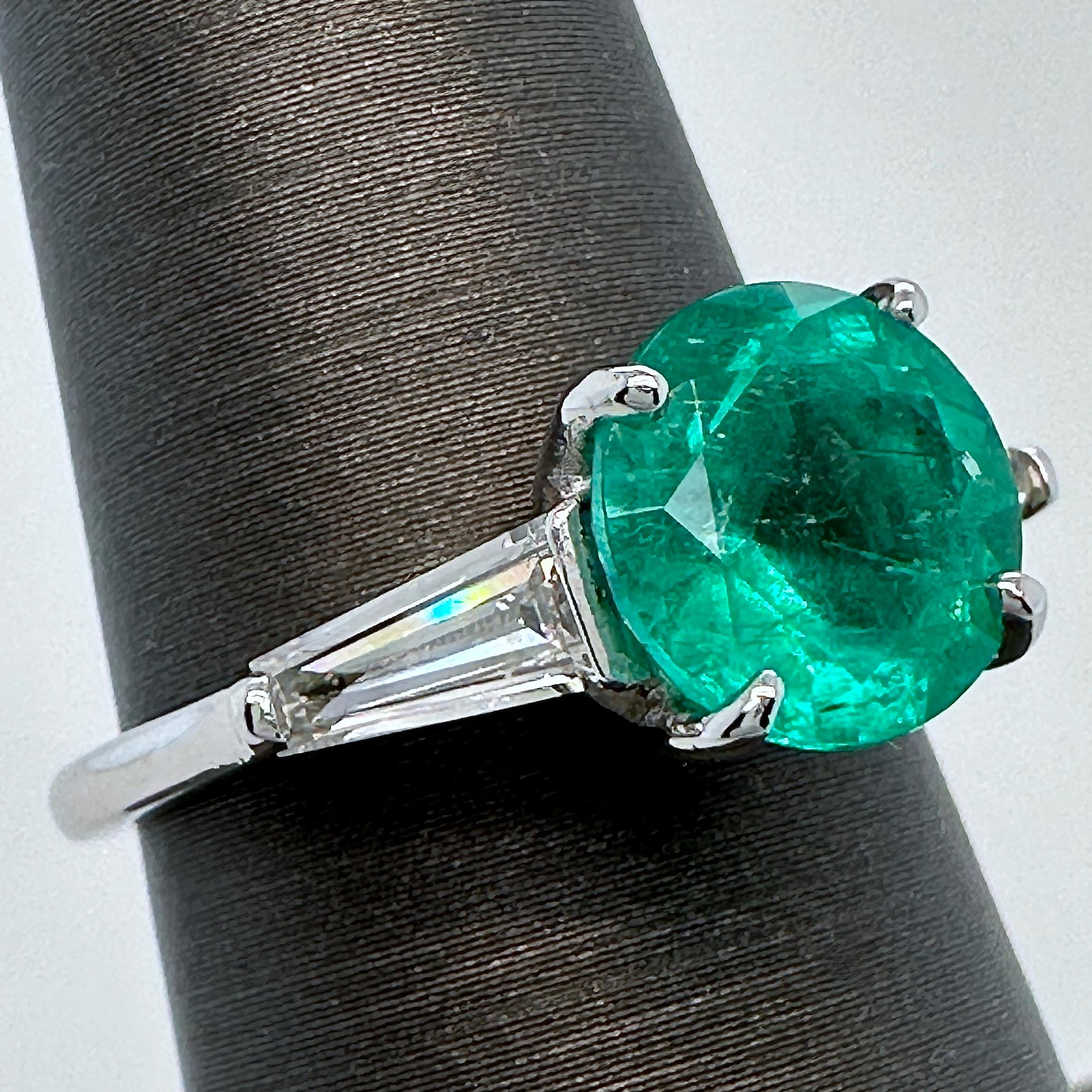Certified 2.05 Carat Colombian Emerald in Platinum 3-Stone Engagement Ring For Sale 5