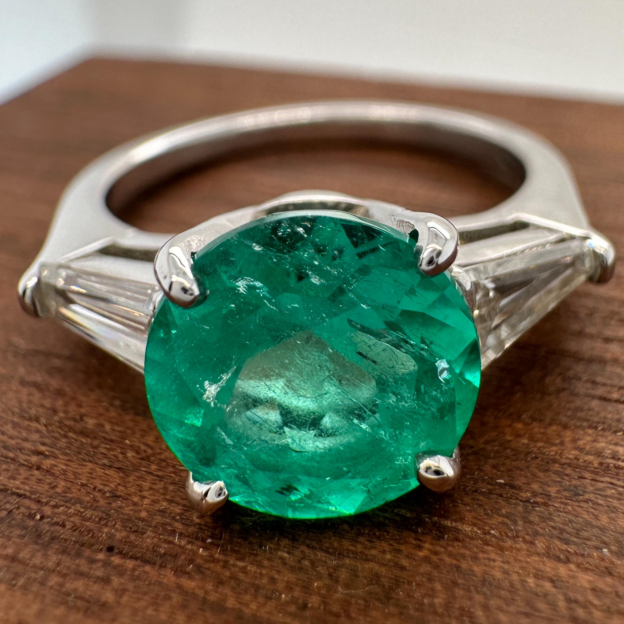 Certified 2.05 Carat Colombian Emerald in Platinum 3-Stone Engagement Ring For Sale 6
