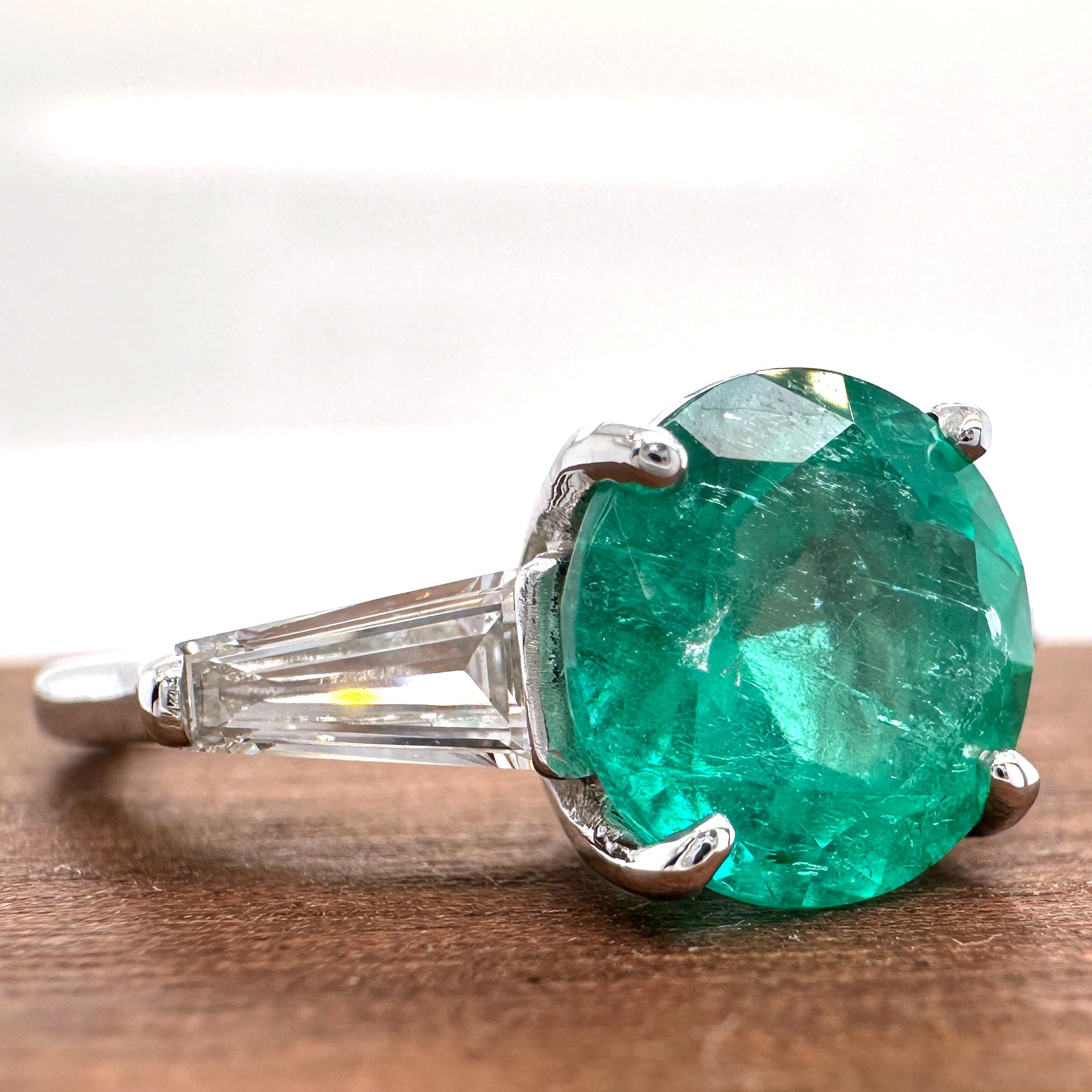 Certified 2.05 Carat Colombian Emerald in Platinum 3-Stone Engagement Ring For Sale 7