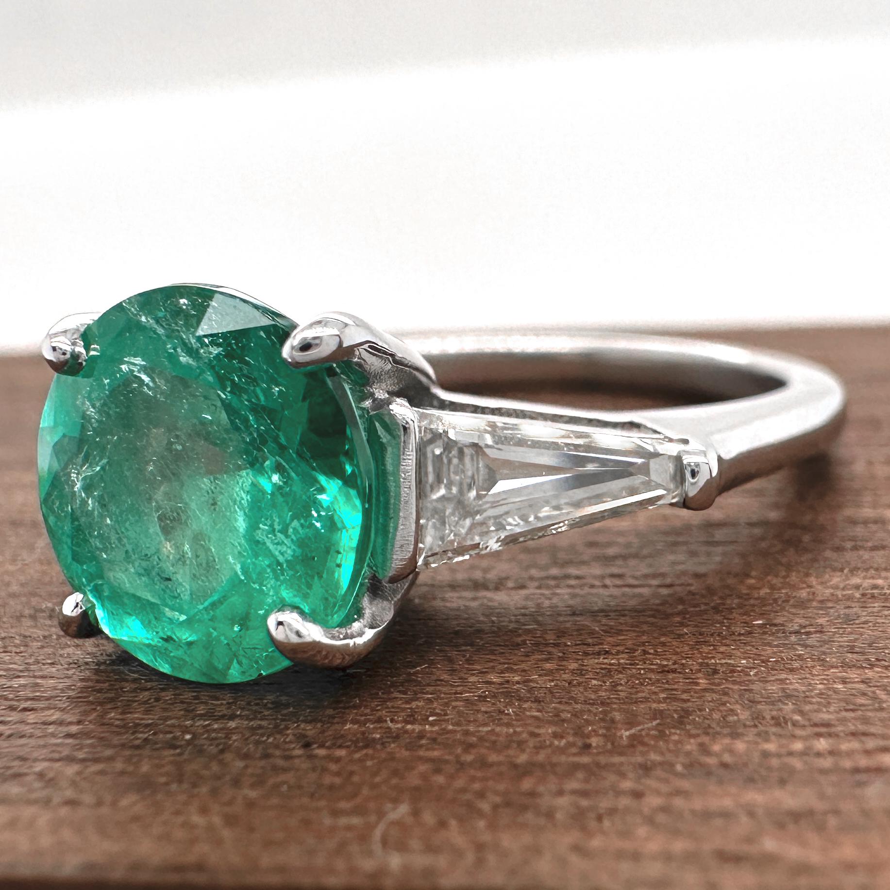 Certified 2.05 Carat Colombian Emerald in Platinum 3-Stone Engagement Ring For Sale 8