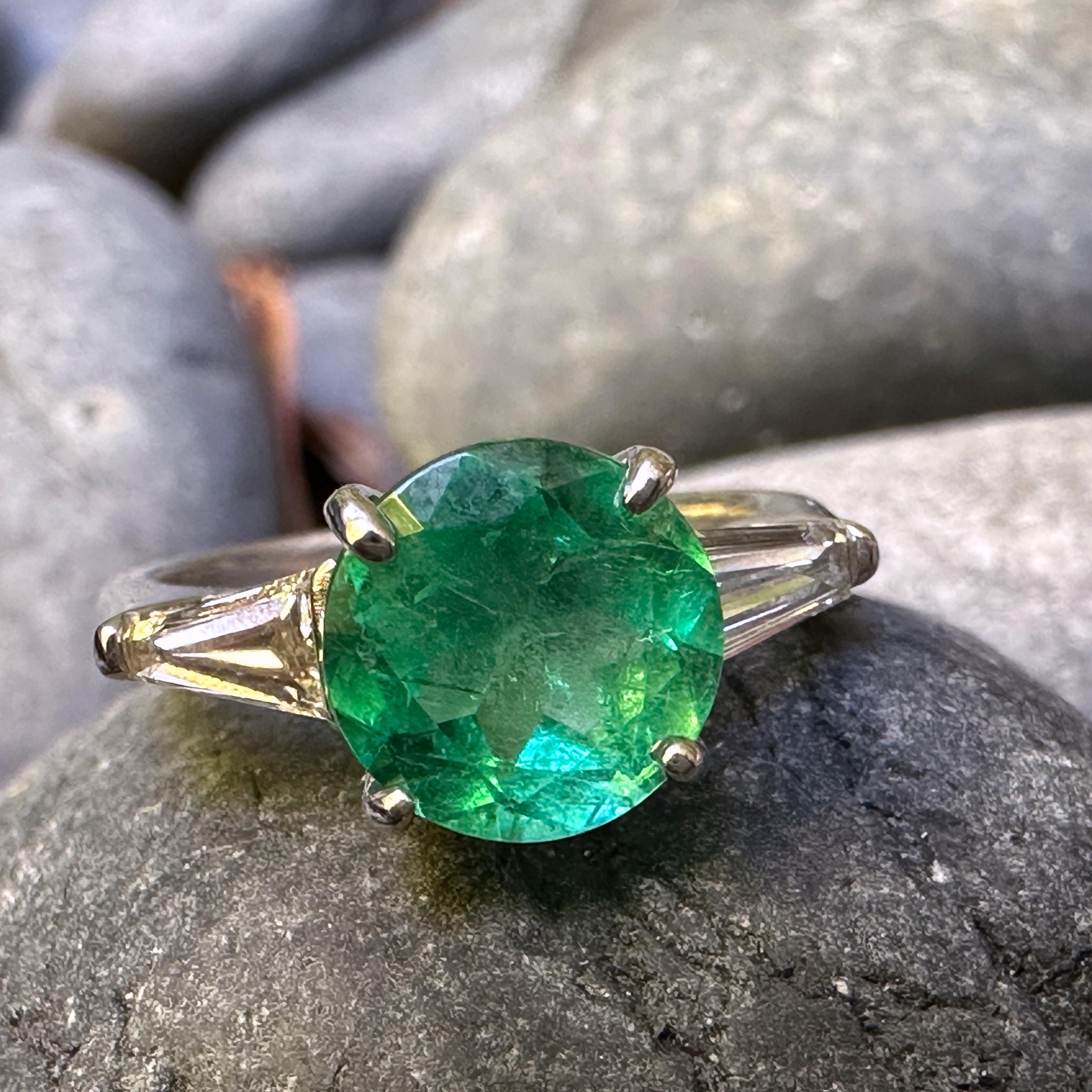 Certified 2.05 Carat Colombian Emerald in Platinum 3-Stone Engagement Ring For Sale 2