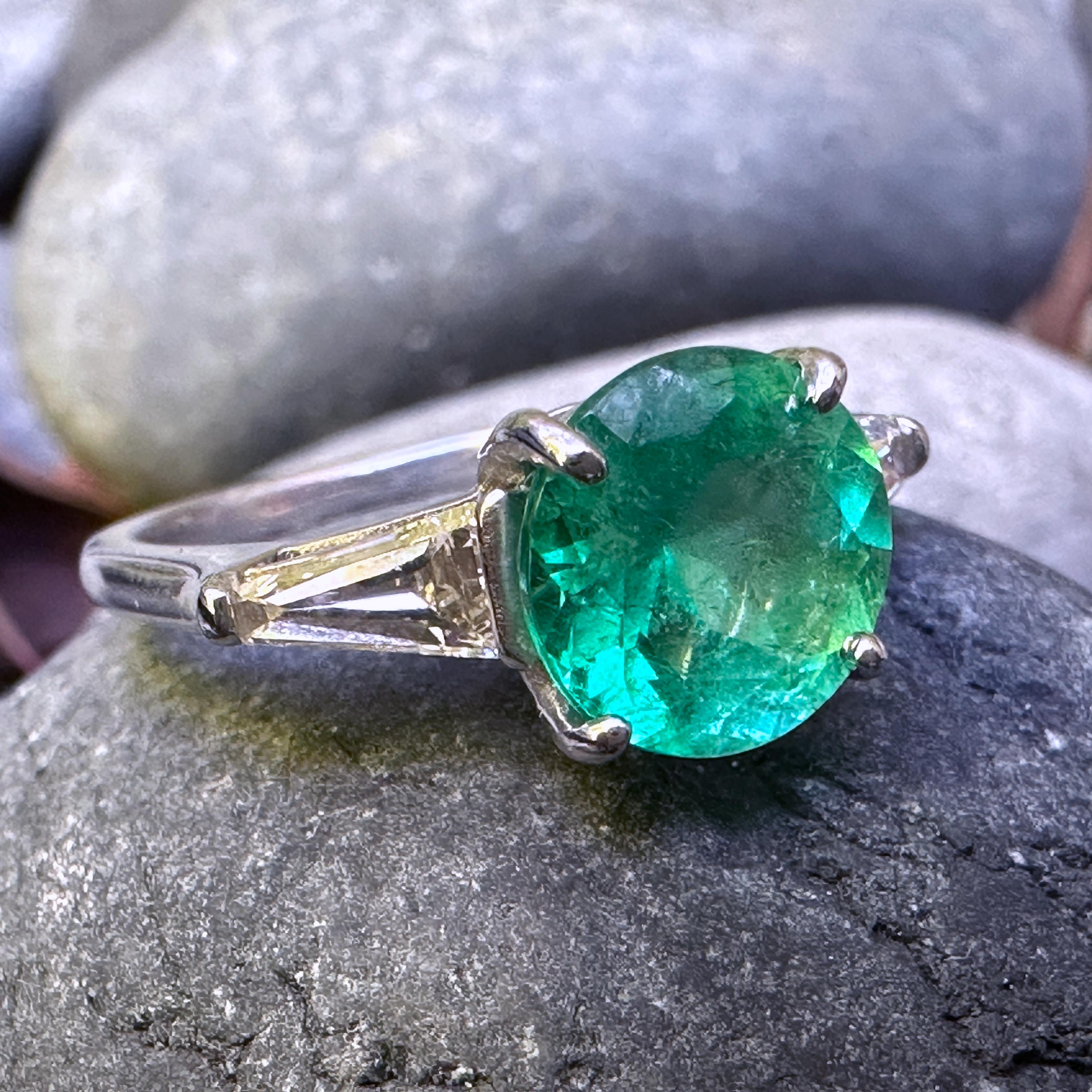 Certified 2.05 Carat Colombian Emerald in Platinum 3-Stone Engagement Ring For Sale 3