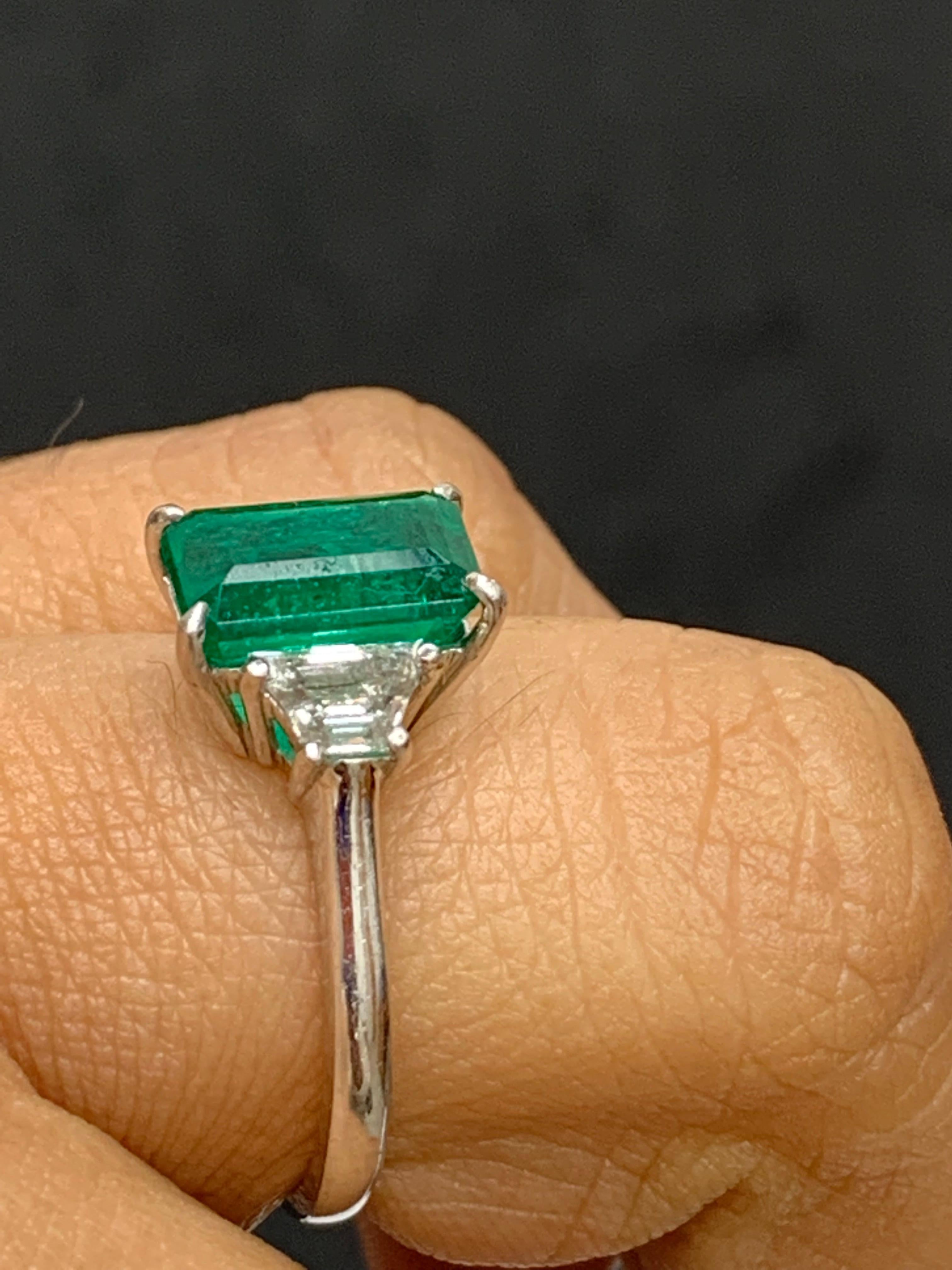 Certified 2.08 Carat Emerald Cut Emerald Diamond Ring in Platinum For Sale 5