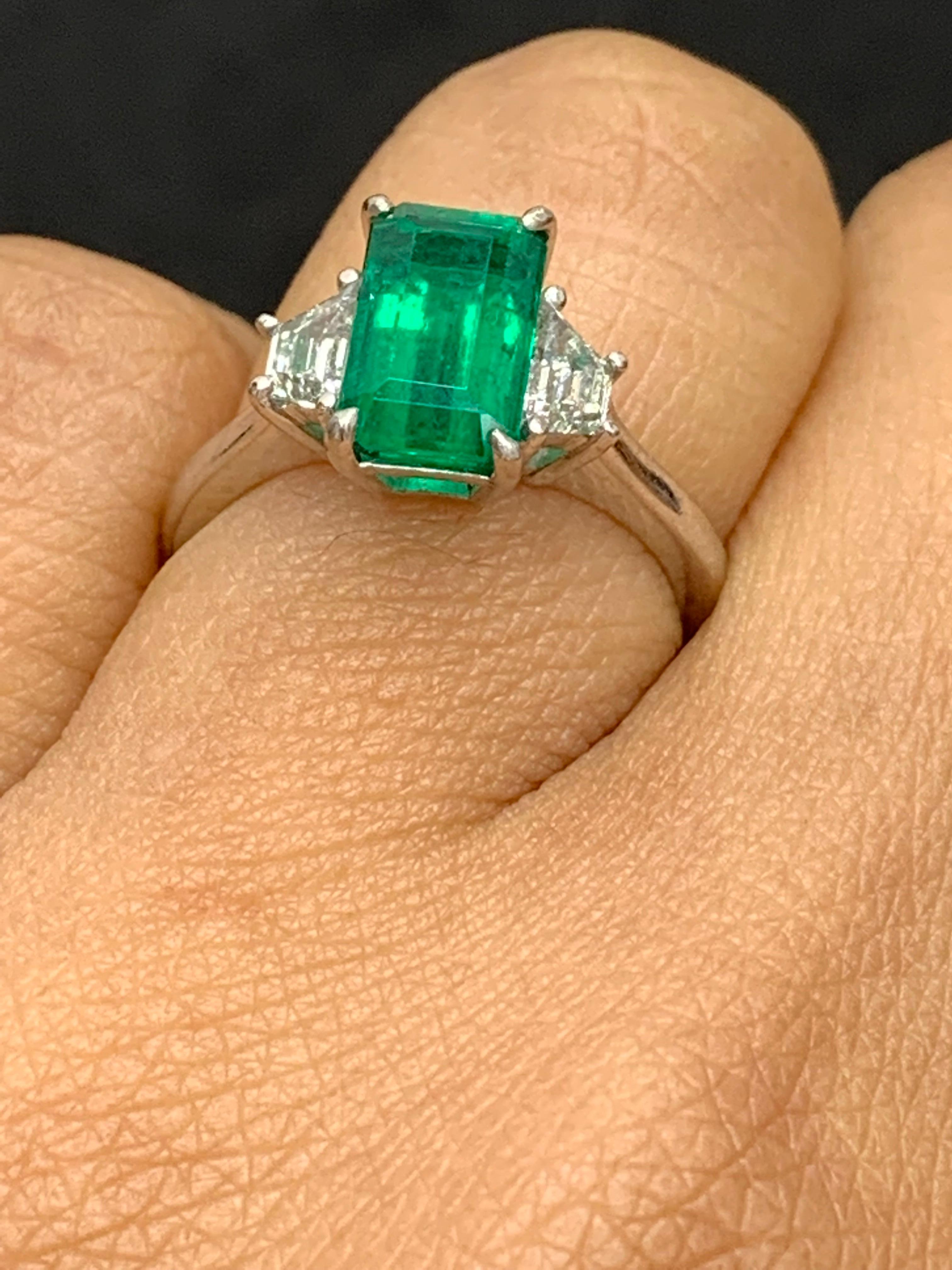 Certified 2.08 Carat Emerald Cut Emerald Diamond Ring in Platinum For Sale 1