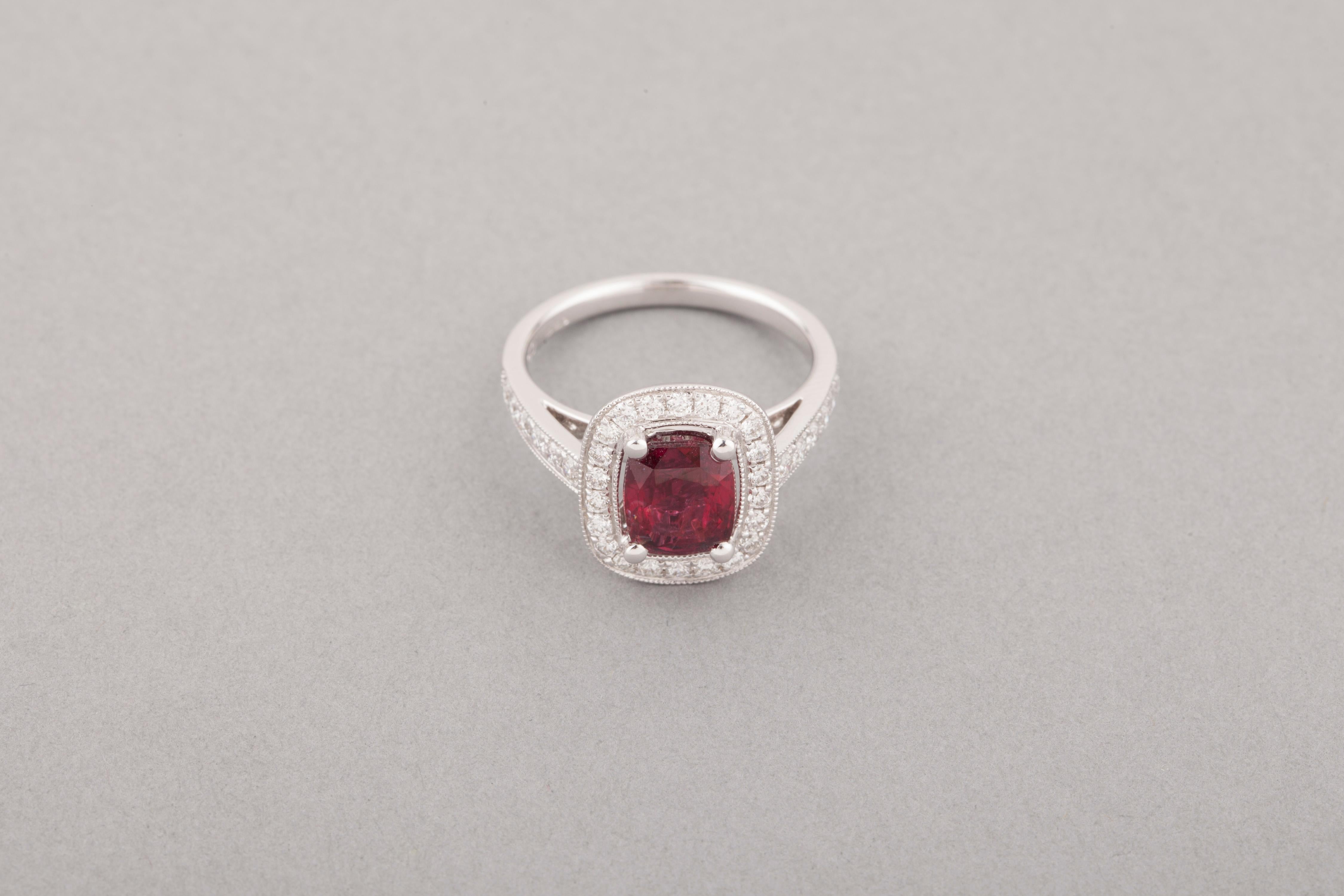 Certified 2.09 Carat Ruby and Diamonds Ring In New Condition For Sale In Saint-Ouen, FR