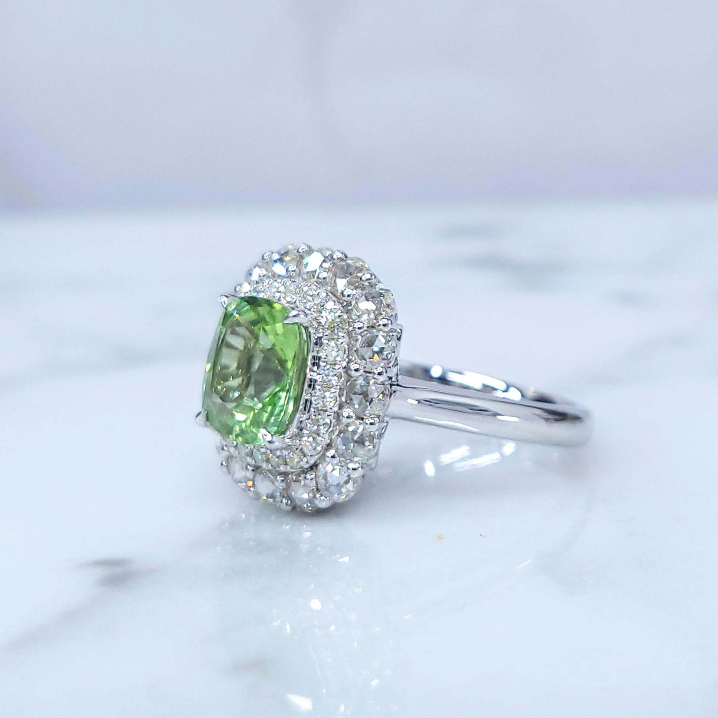 Certified 2.10 Carat Burmese Peridot & Diamond Ring in 18K White Gold In New Condition For Sale In KOWLOON, HK