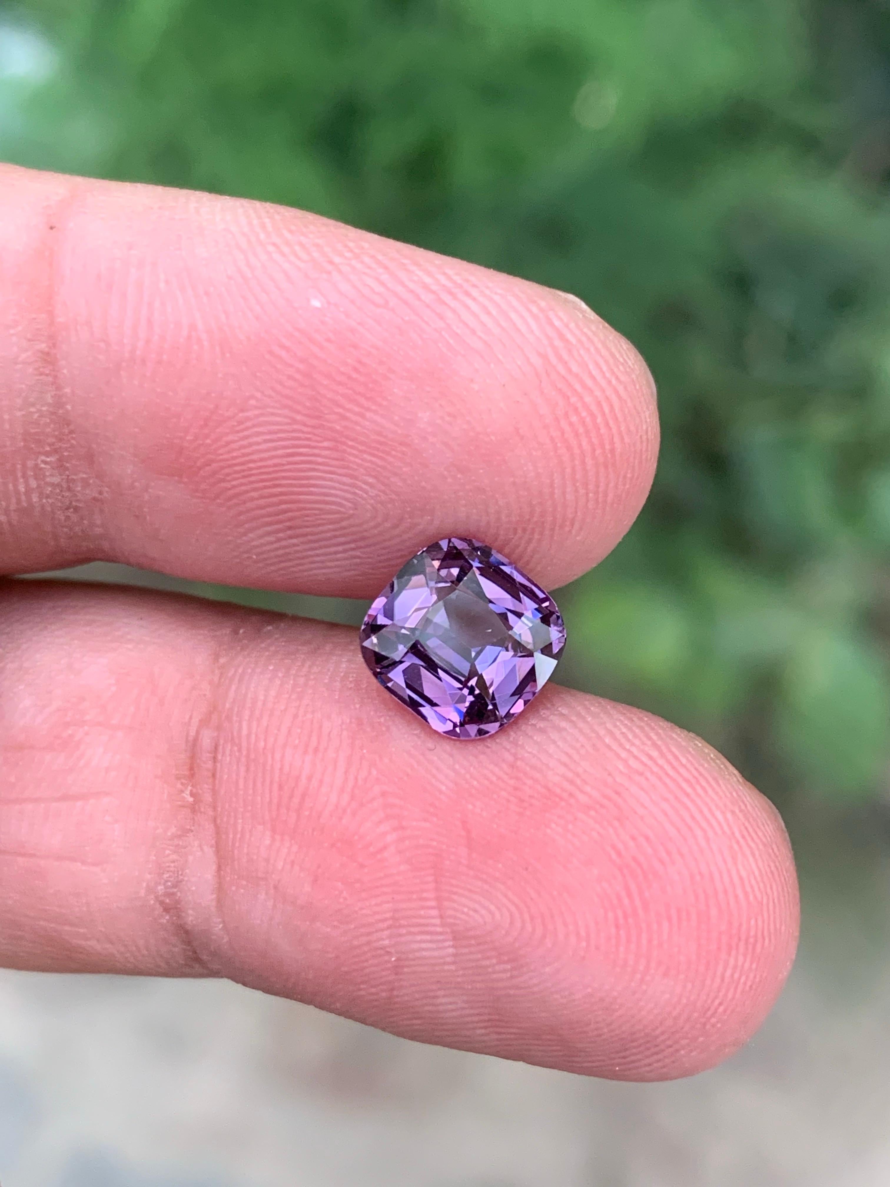 Certified 2.10 Carat Natural Loose Lavender Spinel Cushion Cut Gemstone (pierre précieuse de 2,10 carats, taille coussin) en vente 4