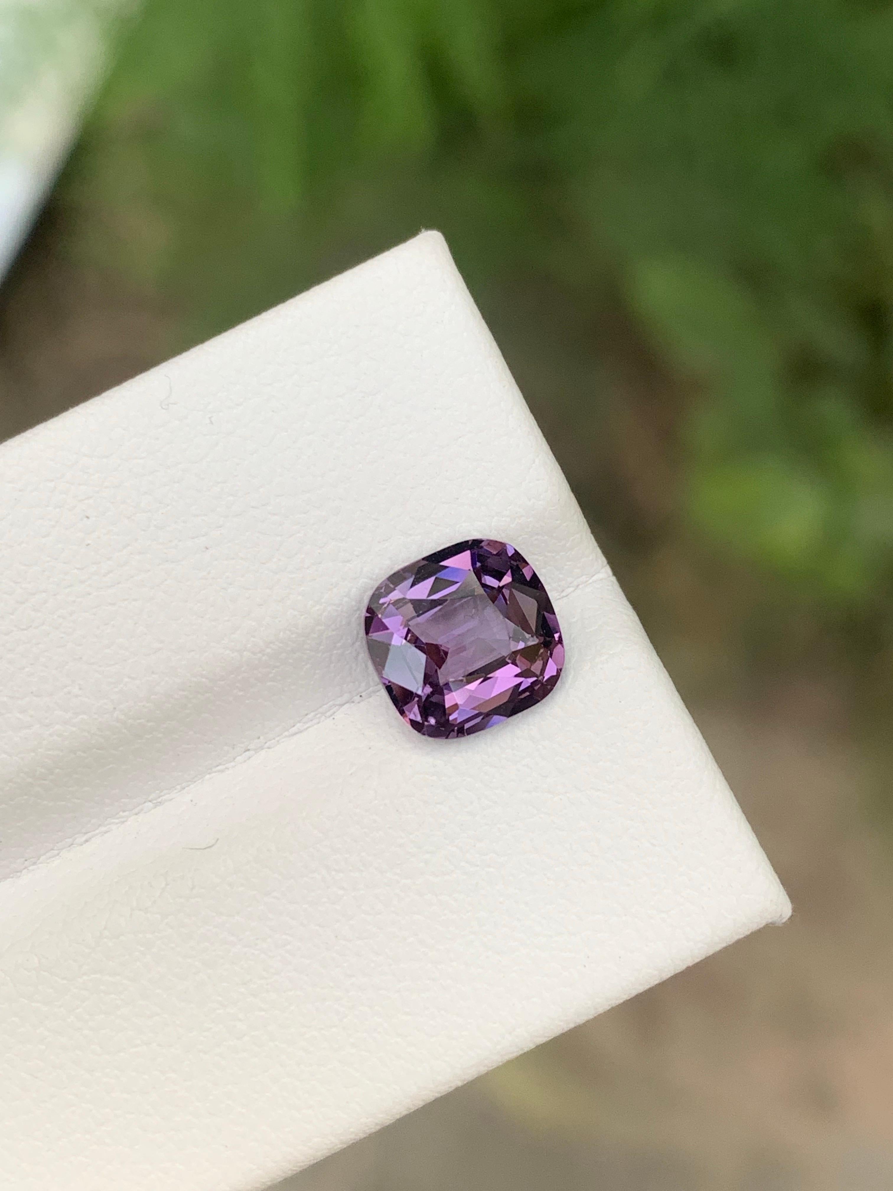 Certified 2.10 Carat Natural Loose Lavender Spinel Cushion Cut Gemstone (pierre précieuse de 2,10 carats, taille coussin) Neuf - En vente à Peshawar, PK