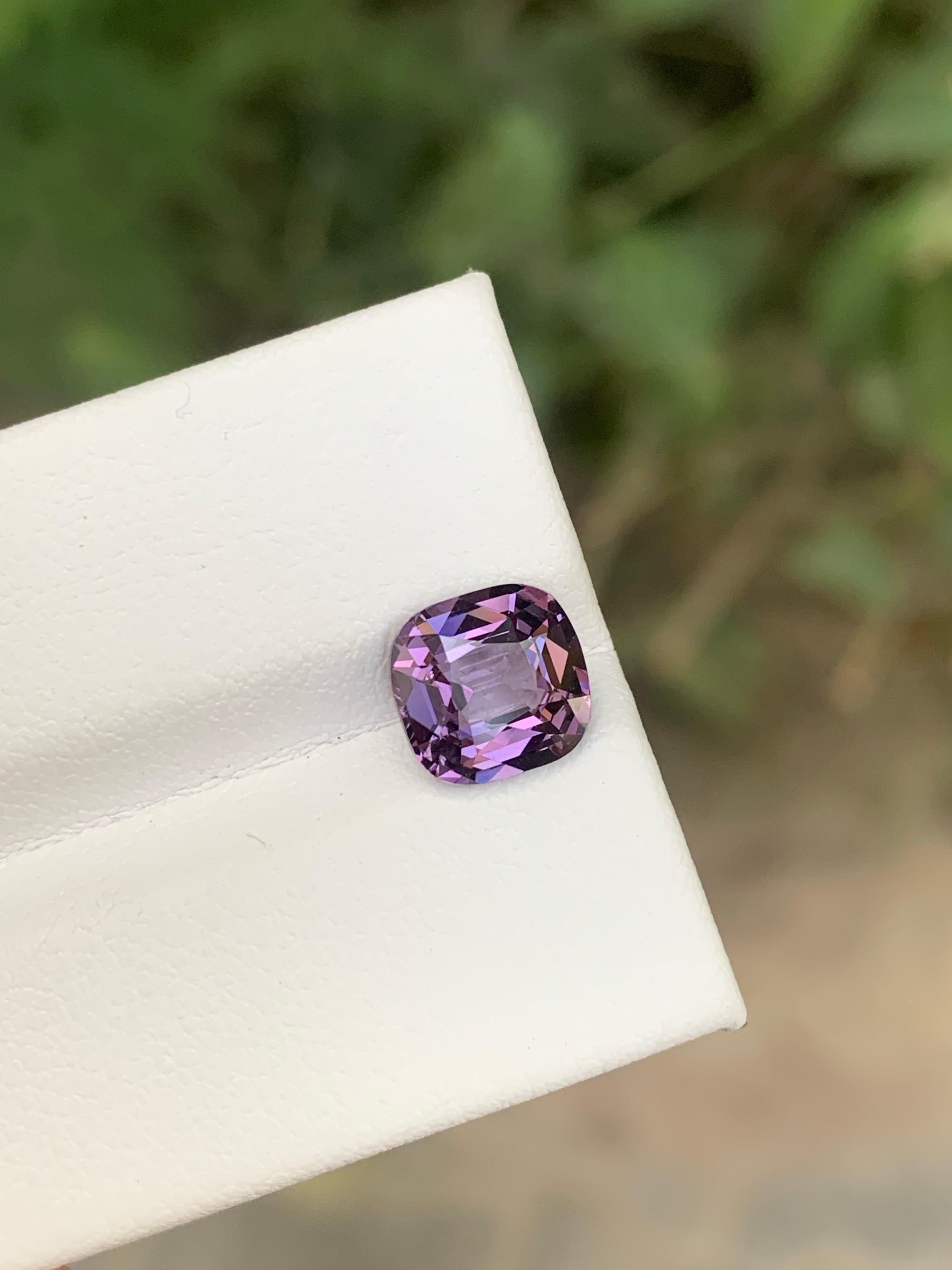 Certified 2.10 Carat Natural Loose Lavender Spinel Cushion Cut Gemstone (pierre précieuse de 2,10 carats, taille coussin) en vente 1