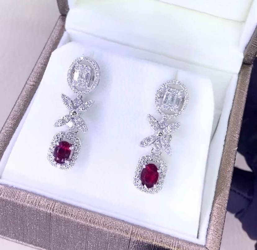 Taille ovale Boucles d'oreilles en or 18 carats avec rubis naturel certifié de 2,10 carats et diamants de 1,70 carat en vente