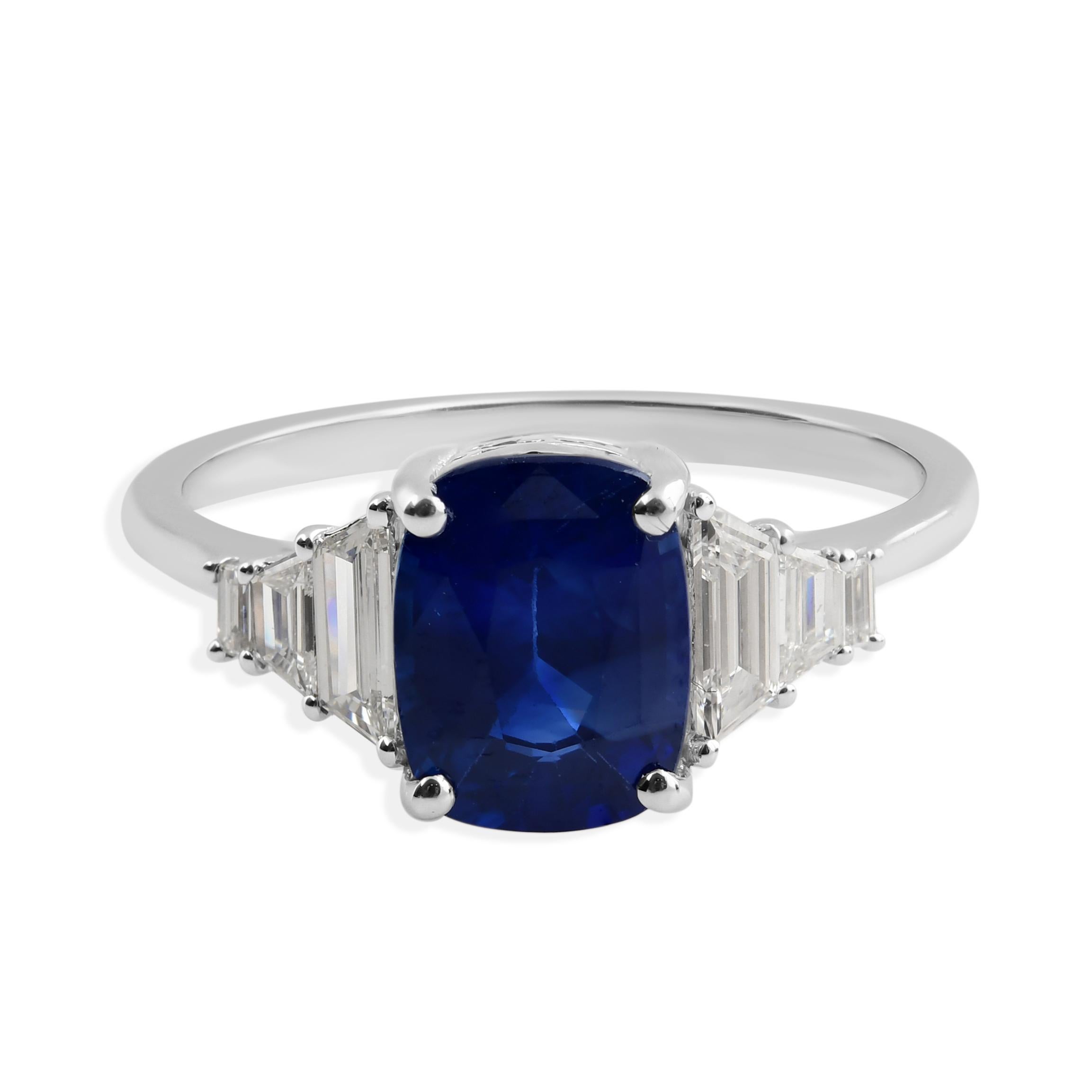 En venta: Anillo de compromiso de diamantes zafiro azul talla cojín certificado de 2,11 ct Oro de 14k  7