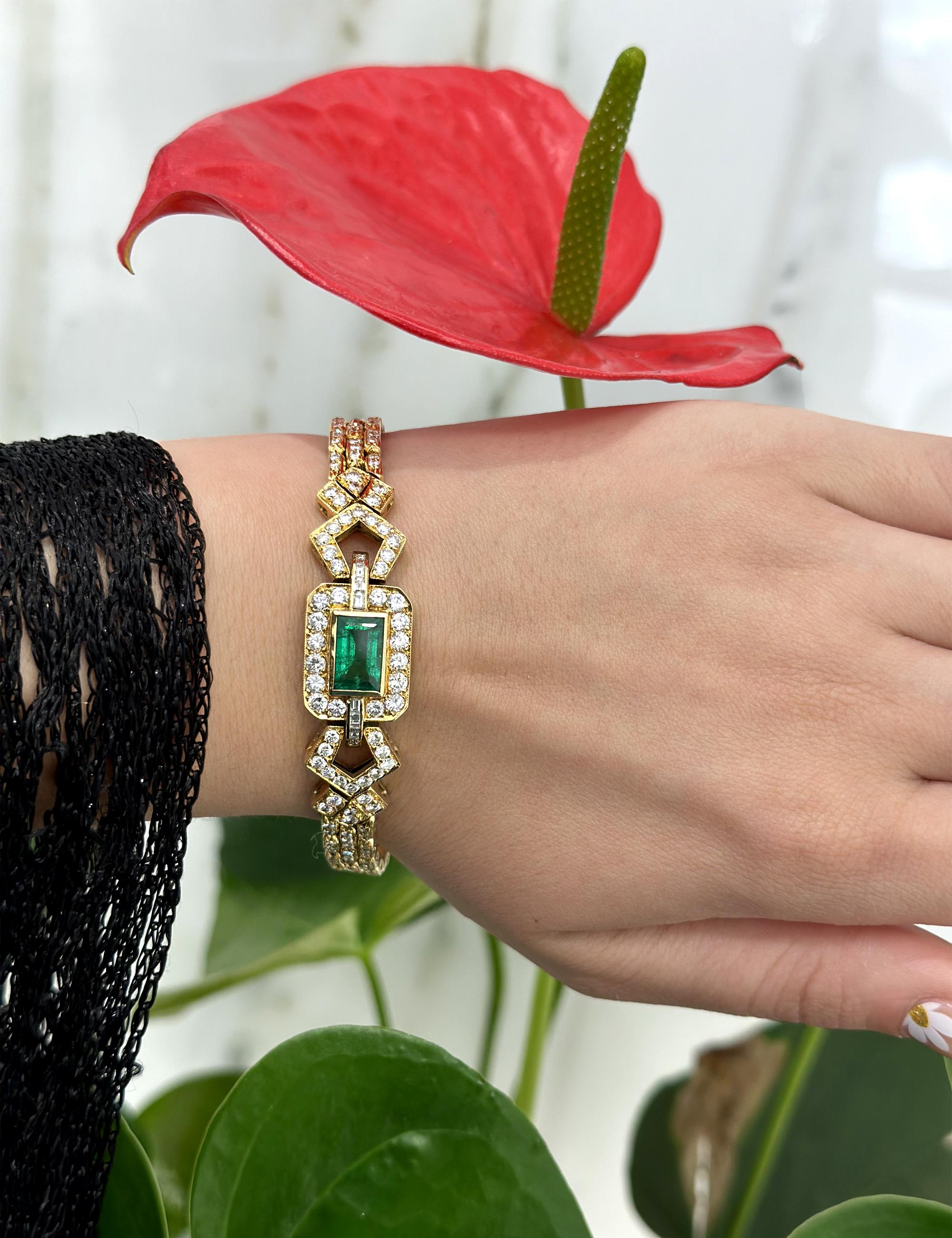 Emerald Cut Certified 2.13 Carat Emerald and Diamond 18 Kt Gold Bracelet For Sale