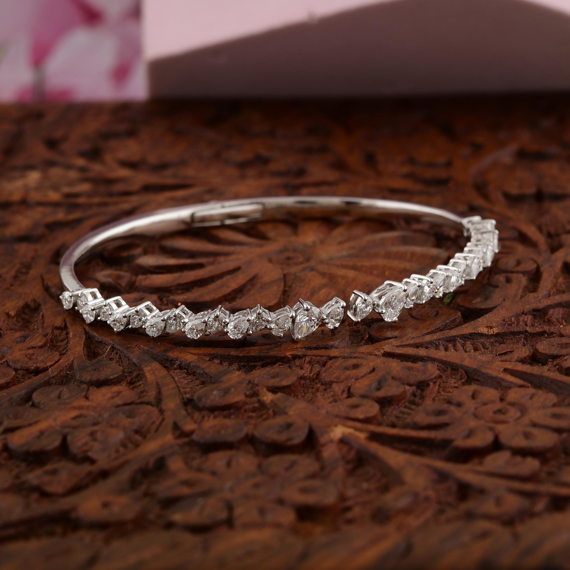 Moderne Bracelet manchette en or blanc 18 carats certifié 2,15 carats SI/HI en diamant naturel en vente