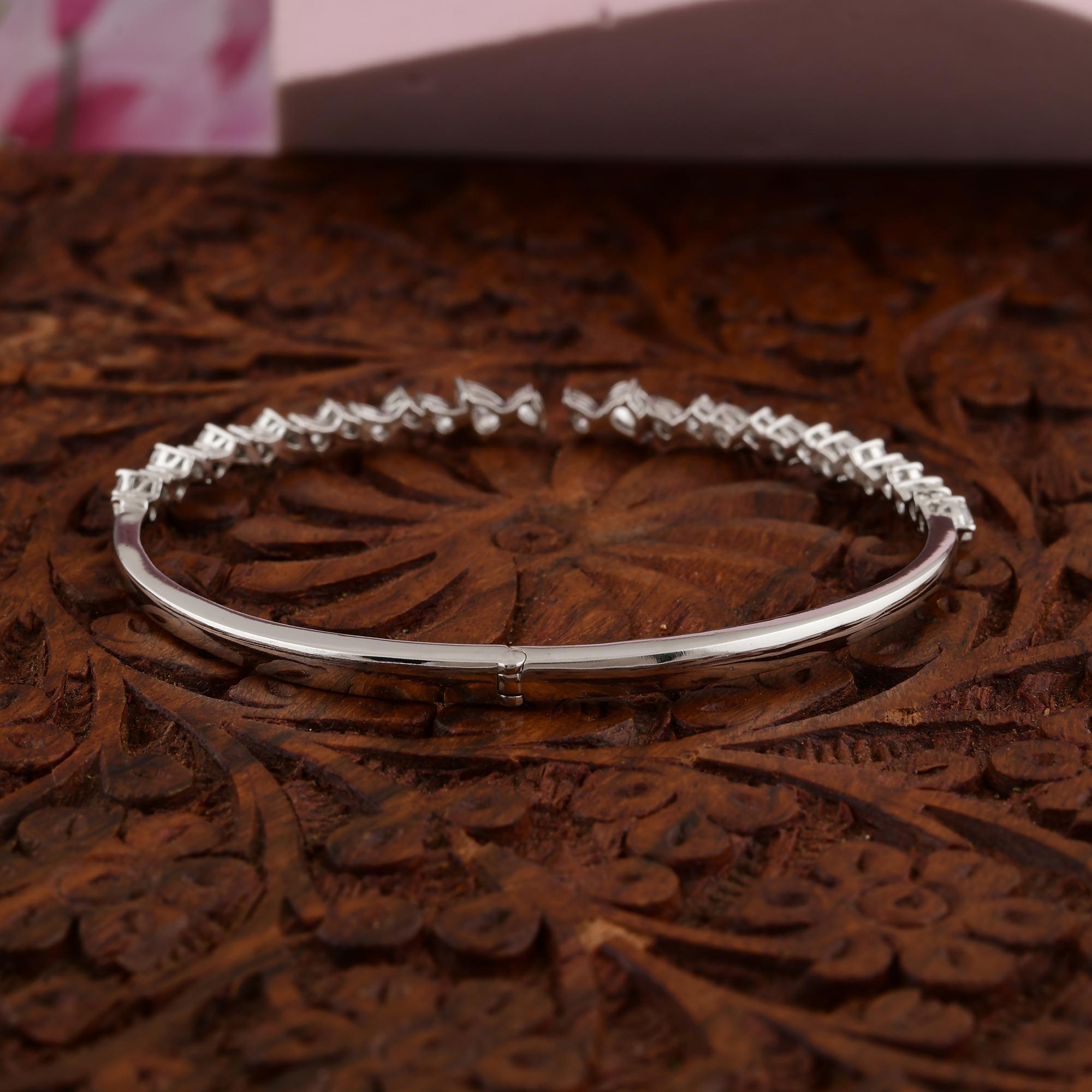 Bracelet manchette en or blanc 18 carats certifié 2,15 carats SI/HI en diamant naturel Pour femmes en vente