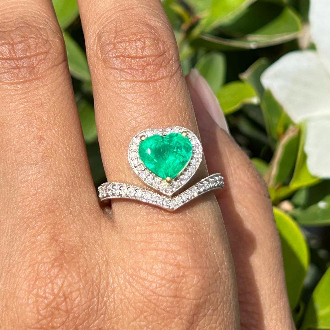For Sale:   Heart Cut Green Emerald and Diamond Ring in 18kt Solid Yellow Gold 2