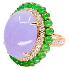 Anello cocktail con diamanti e giada verde mela e lavanda da 22 carati certificati. Sostanziale