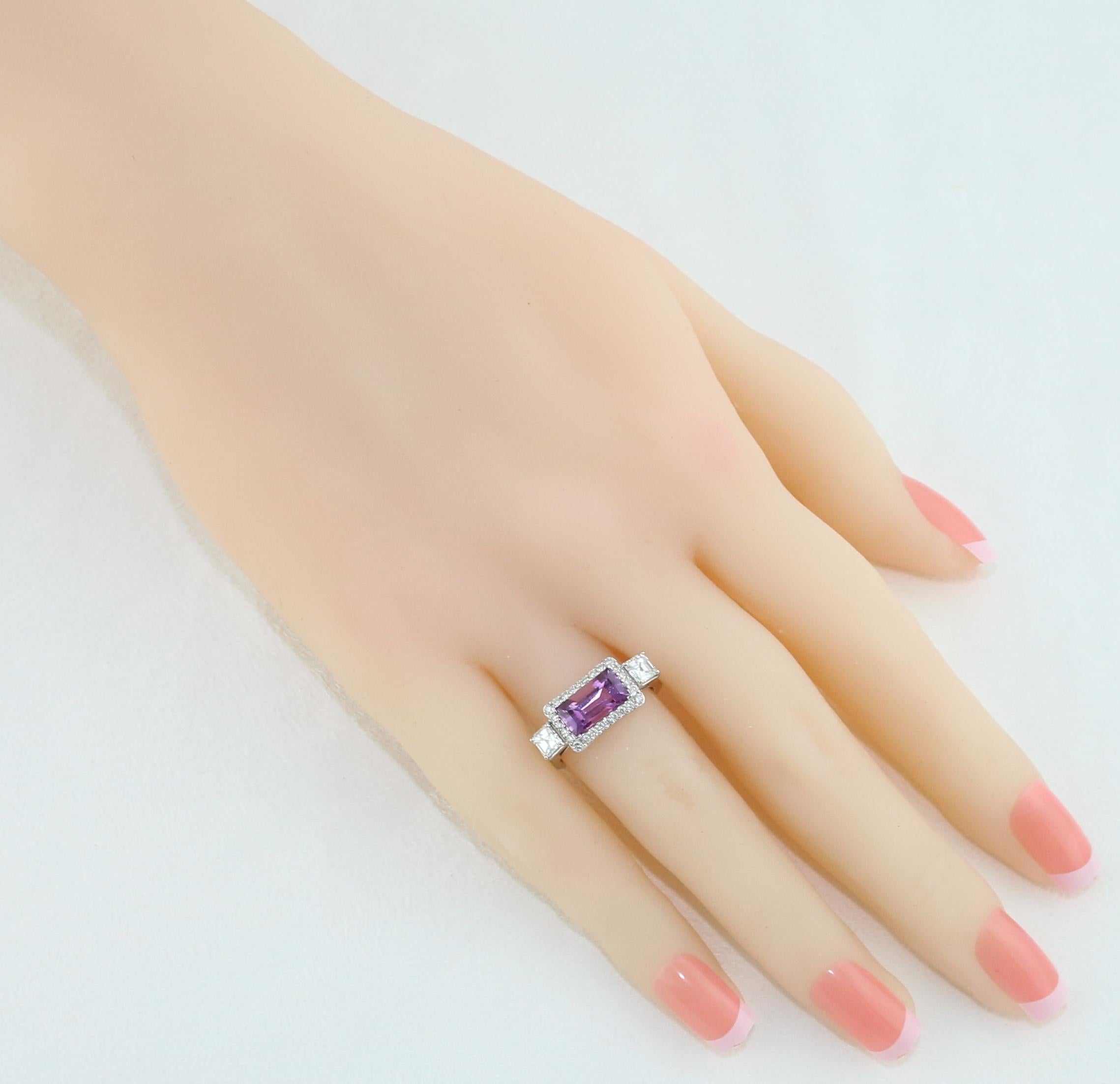 Goldring mit zertifiziertem 2,21 Karat unbehandeltem lila violettem Saphir und Diamant (Moderne) im Angebot