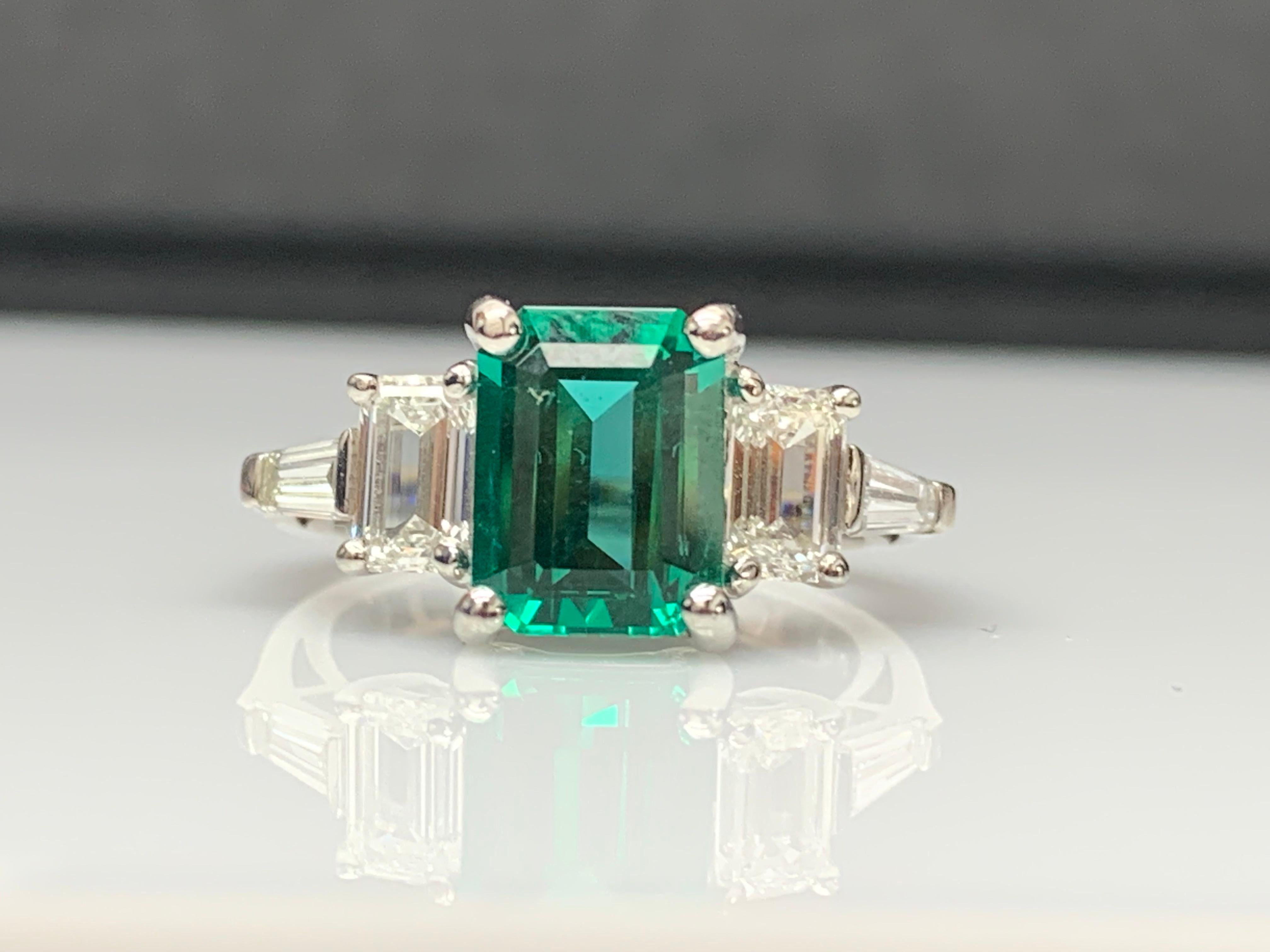 Bague de fiançailles à cinq pierres en émeraude taille émeraude certifiée 2,22 carats et diamants Neuf - En vente à NEW YORK, NY