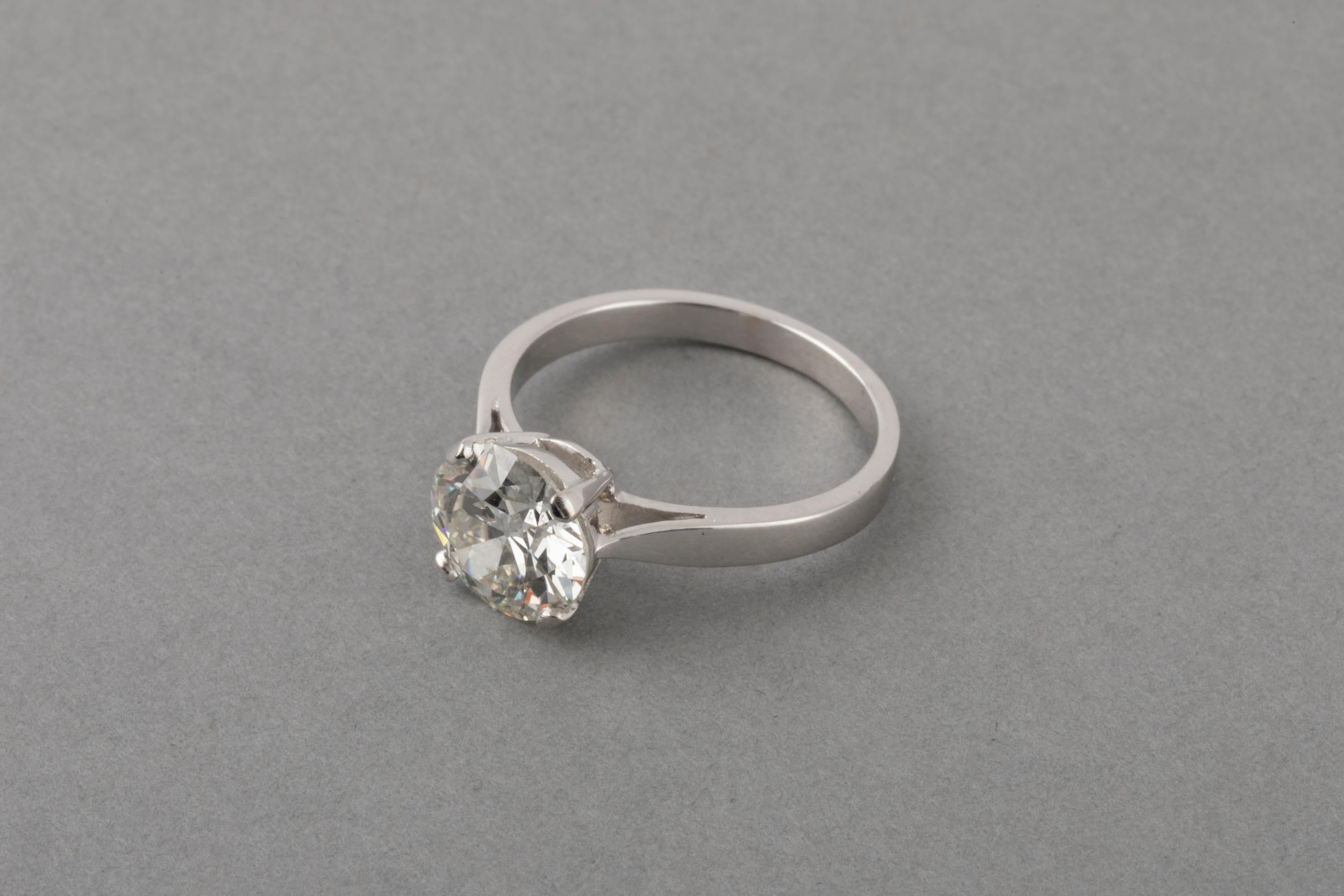 Certified 2.24 Carat Diamond Solitaire Engagement Ring In New Condition In Saint-Ouen, FR