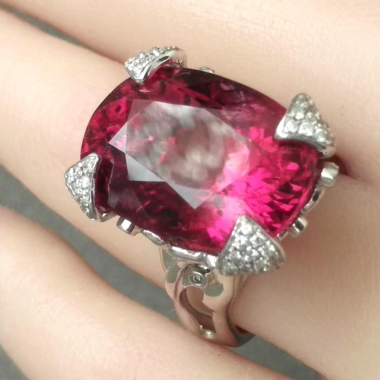 Certified 22.5 Carat Rubellite Tourmaline Diamond &18K White Gold Cocktail Ring In New Condition For Sale In Shanghai, CN