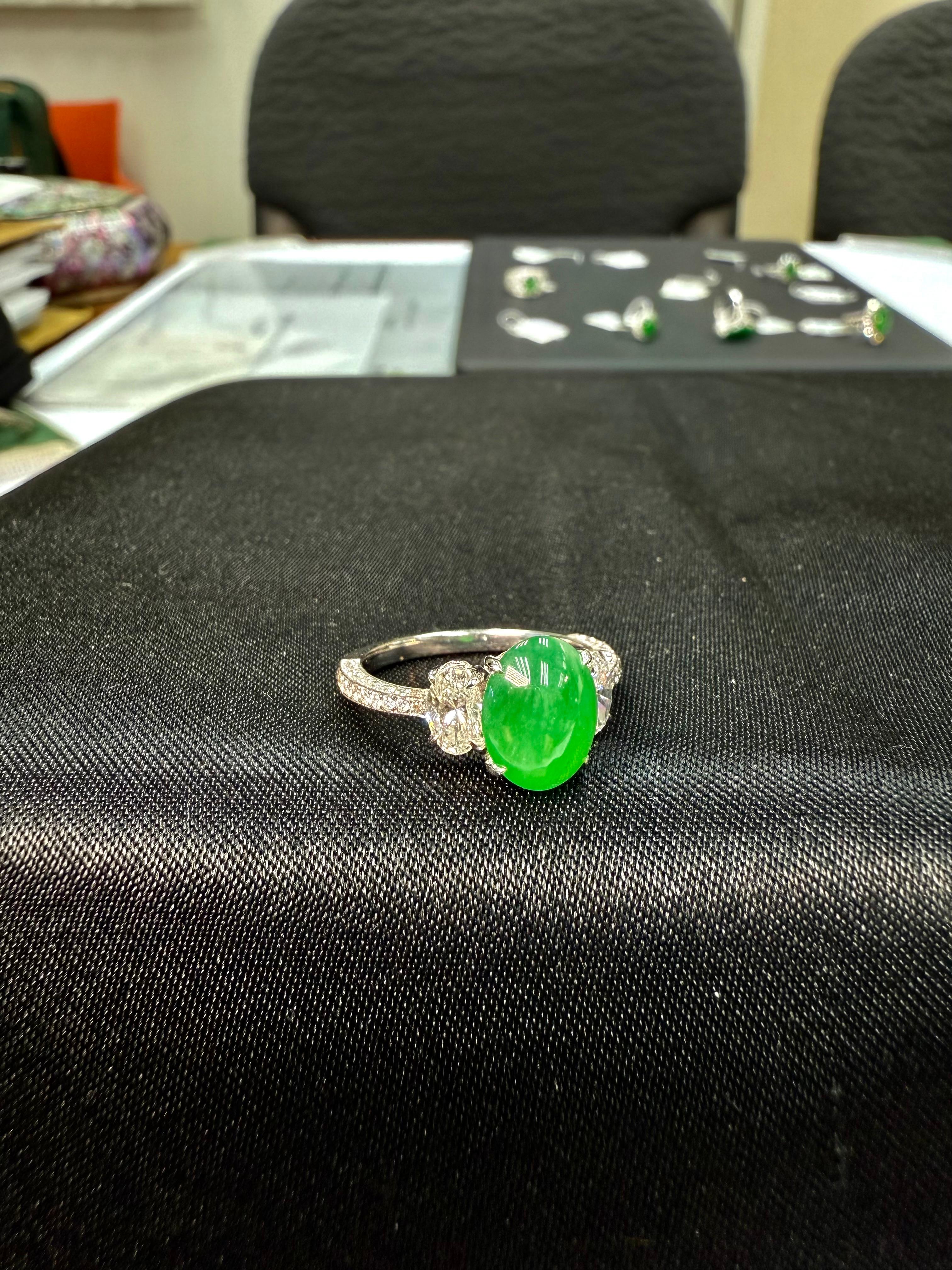 Bague cocktail en jade naturel certifié 2,27 carats et diamants ovales, couleur vert pomme en vente 6